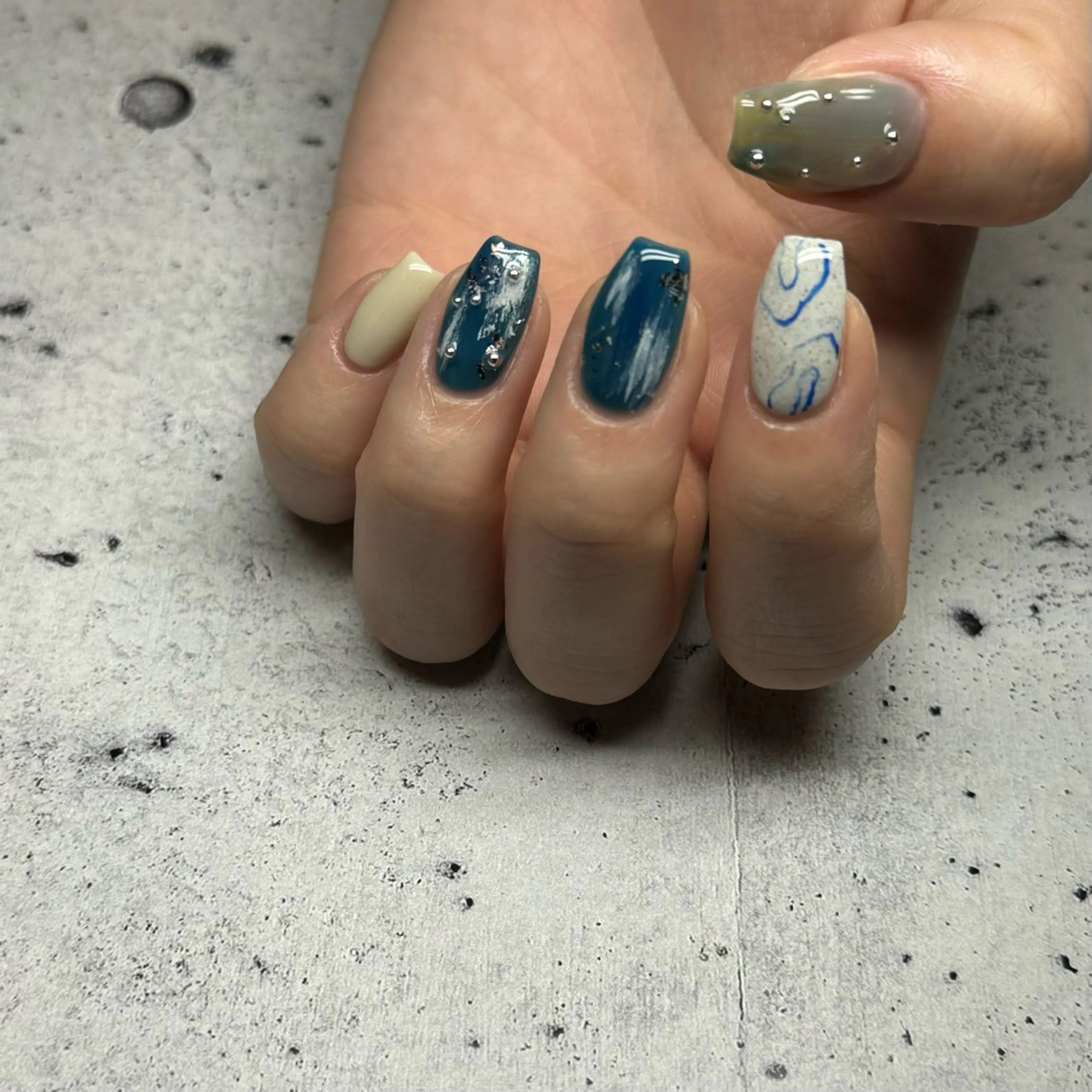 ネイル ハンドネイル 𝐫𝐚𝐢 𝐧𝐚𝐢𝐥の眉毛・アイブロウイメージ