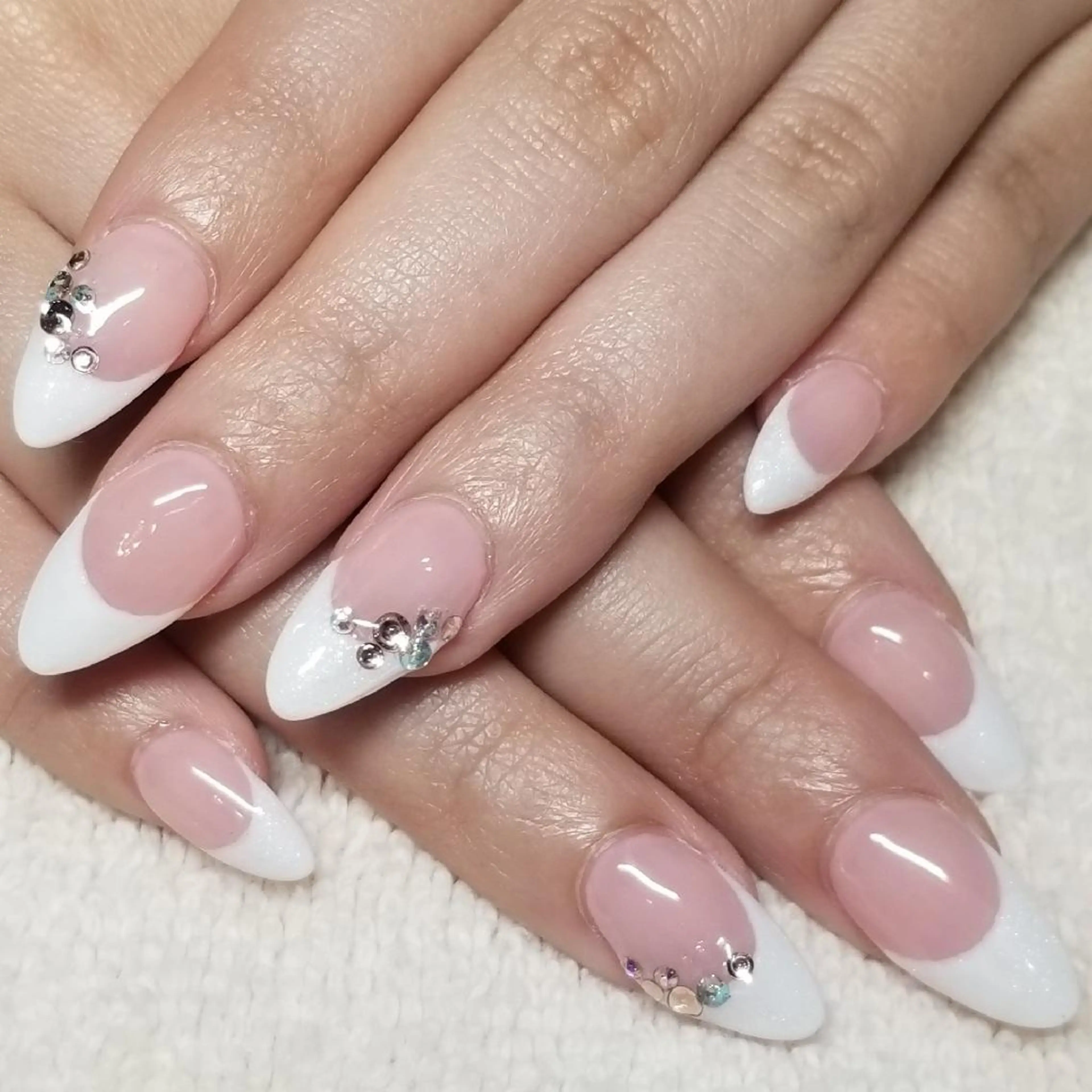 ネイル フレンチネイル ピンク ピンクベージュ ストーンネイル ホワイト ハンドネイル よしだ ひろきのネイルデザイン