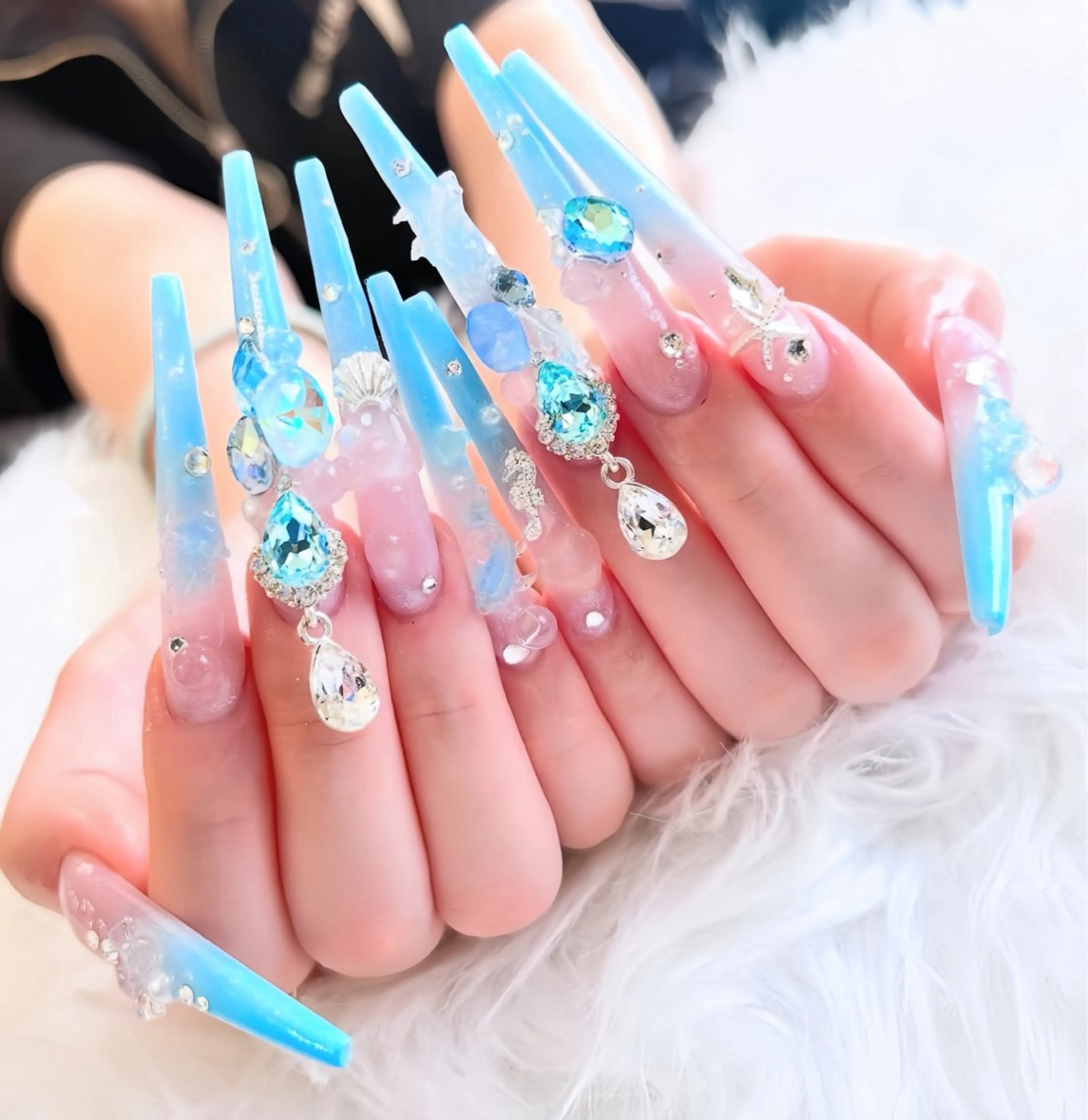 ネイル チークネイル フレンチネイル ガラスフレンチ グラデーション キラキラネイル ハンドネイル Rin Nail 新大久保店のネイルデザイン