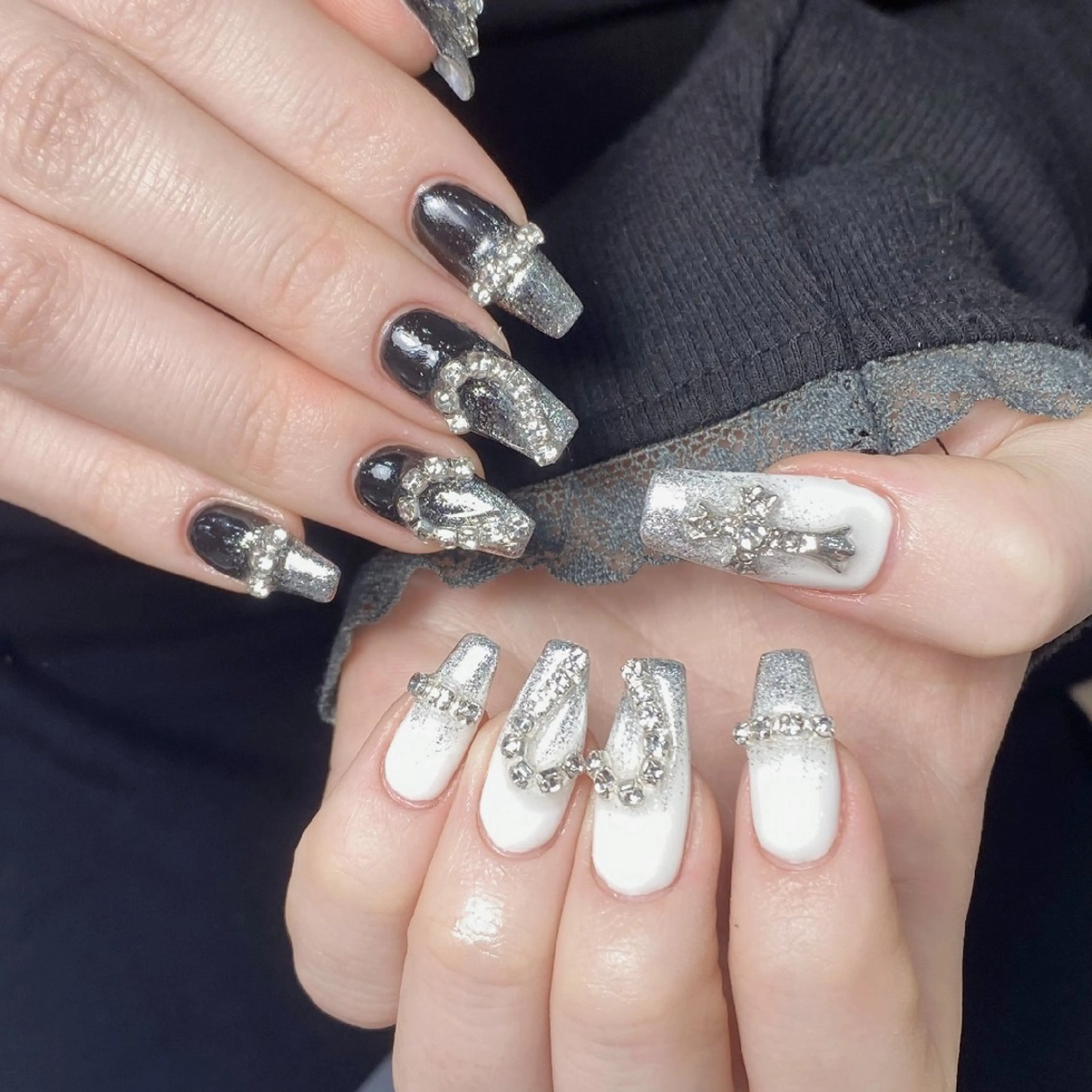 ネイル チークネイル フレンチネイル ジェルネイル ガラスフレンチ キラキラネイル ハンドネイル UM Nail Salonのネイルデザイン