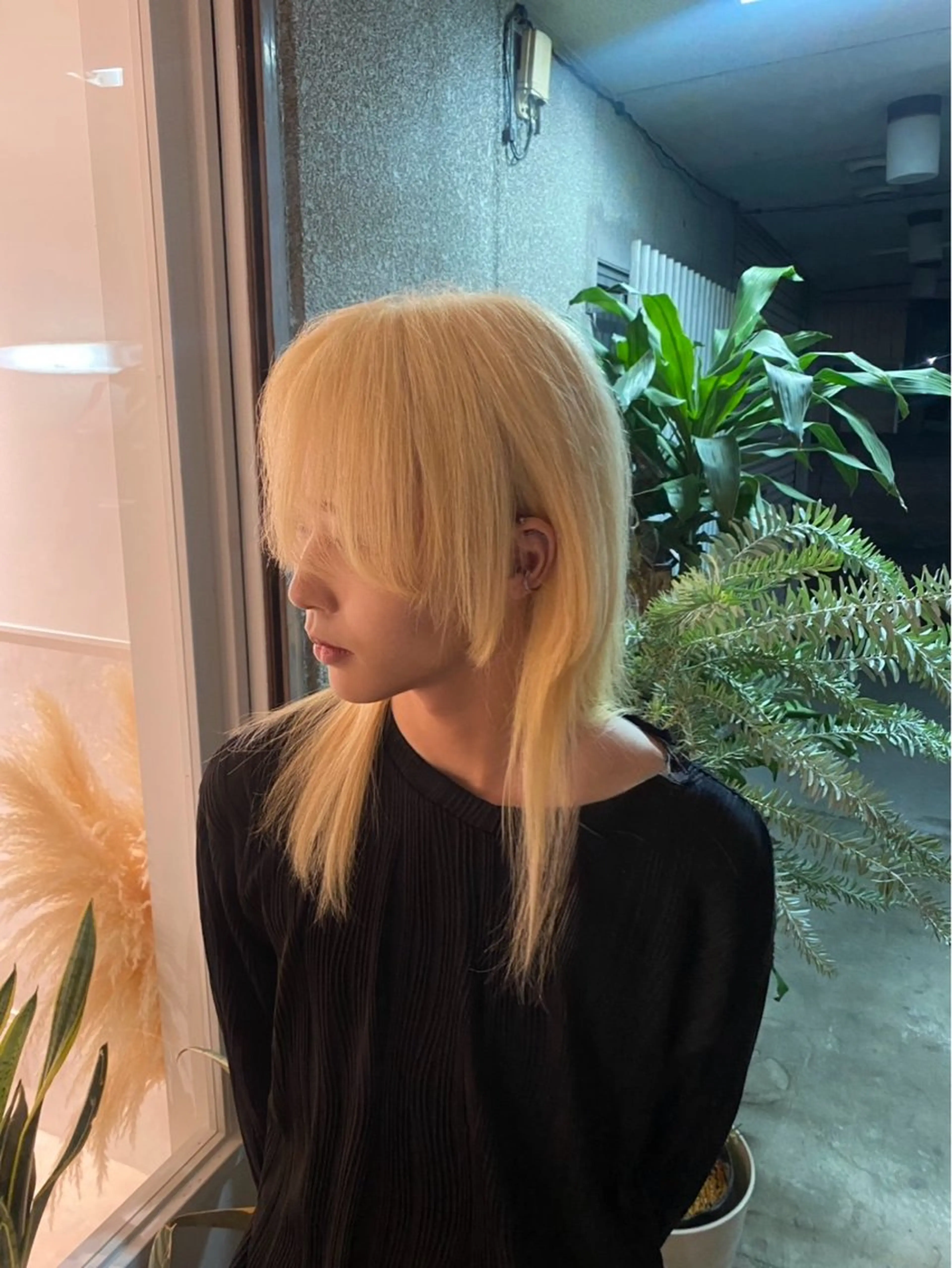 ミディアム カラー ブリーチ 抜きっぱなしブロンド 永野 みゅうのヘアスタイル