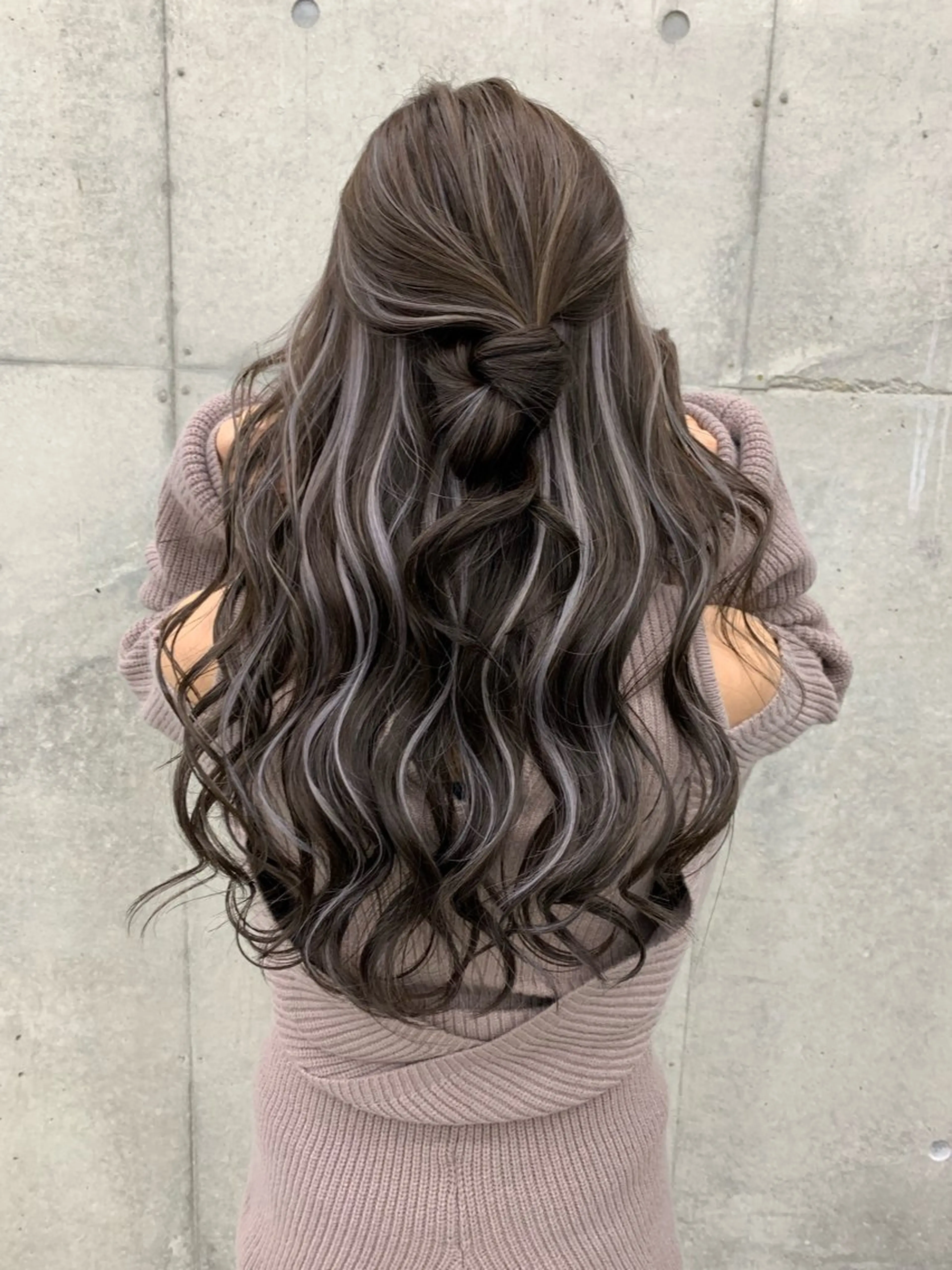 ロング ハイライト 原田 瑠月のヘアスタイル