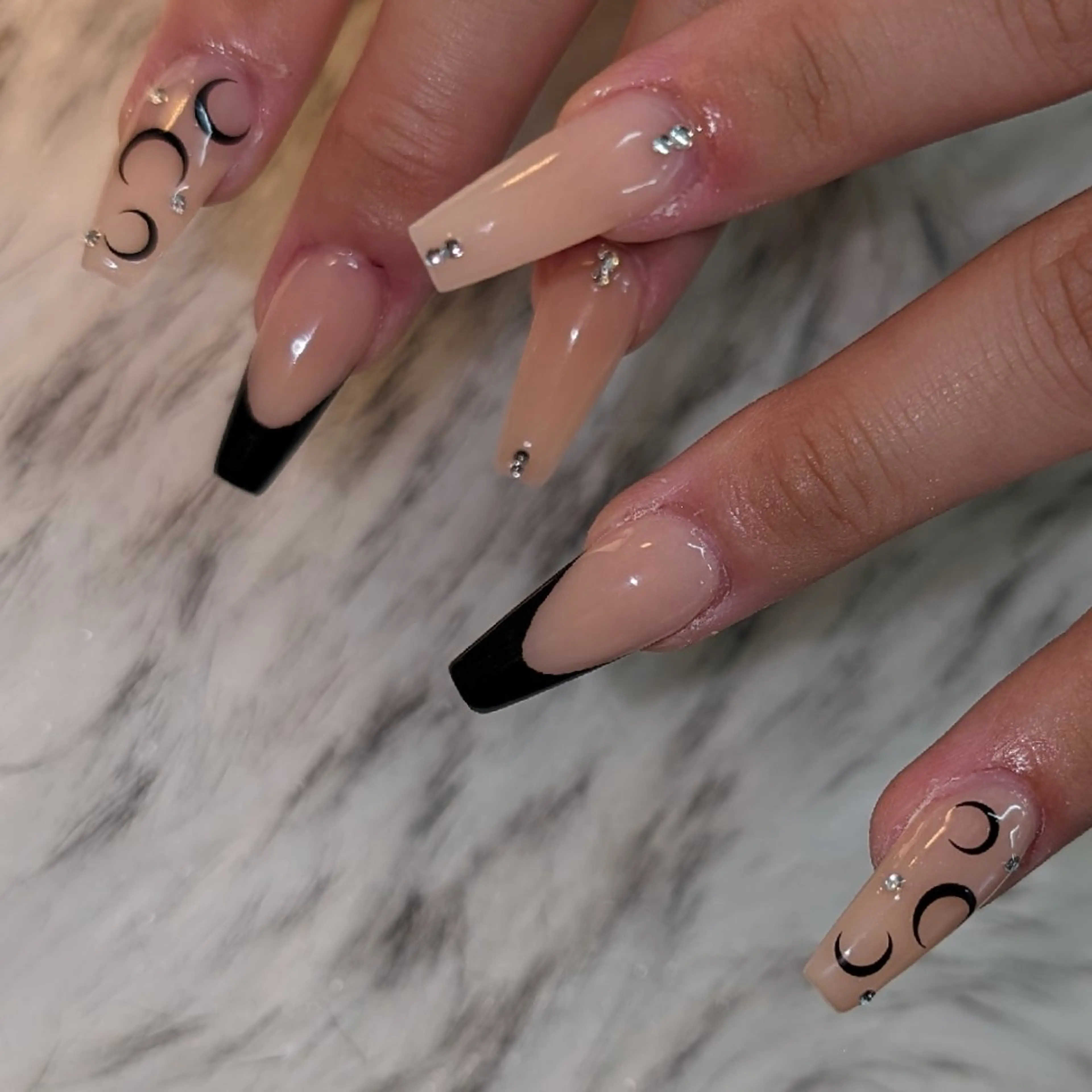 ネイル ハンドネイル RUNWAY 　　の眉毛・アイブロウイメージ