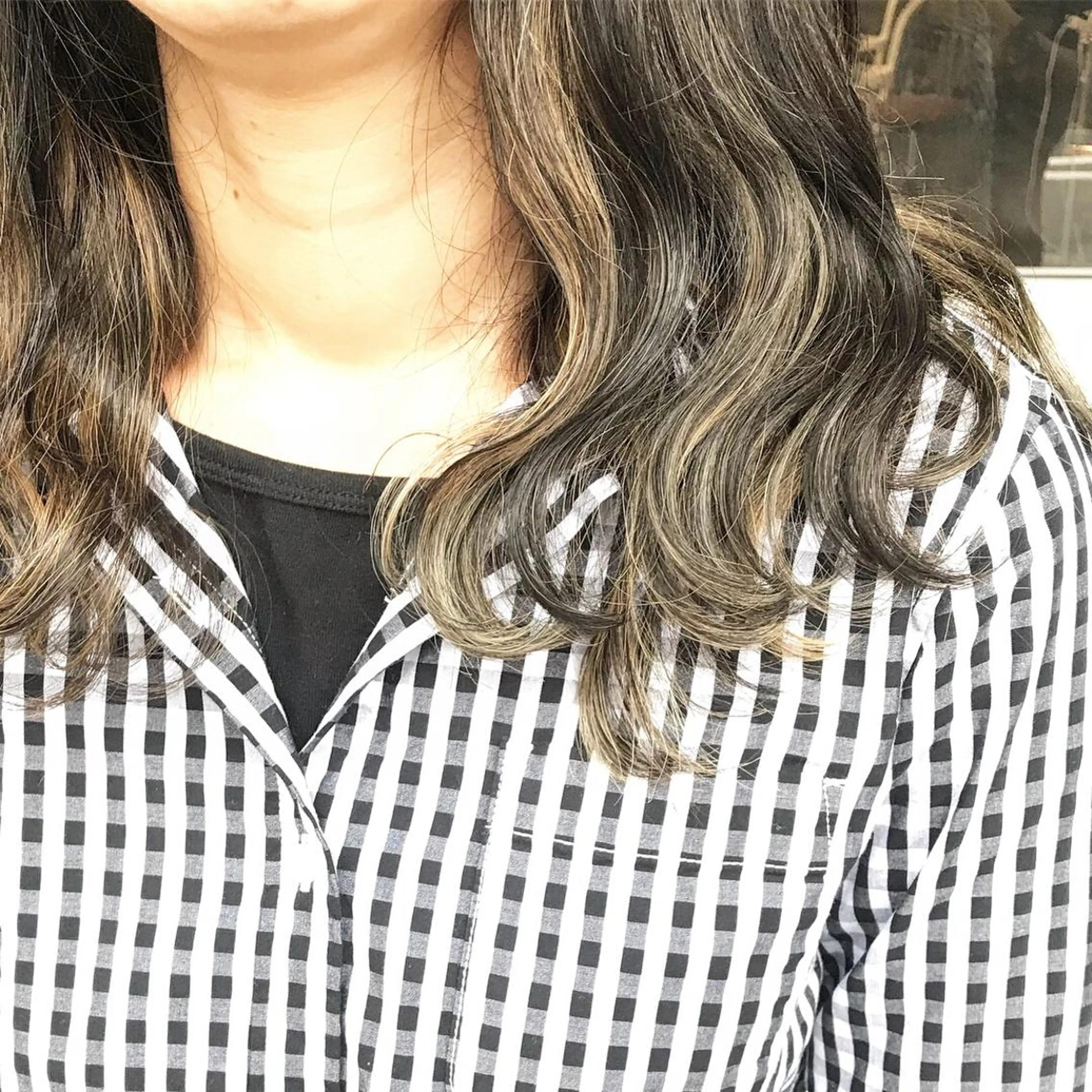 ミディアム カラー ヘアアレンジ ブリーチ グラデーションカラー ハイライトカラー ハイライト おくれ毛 Mariana/ 鶴原-ハイライトのヘアスタイル