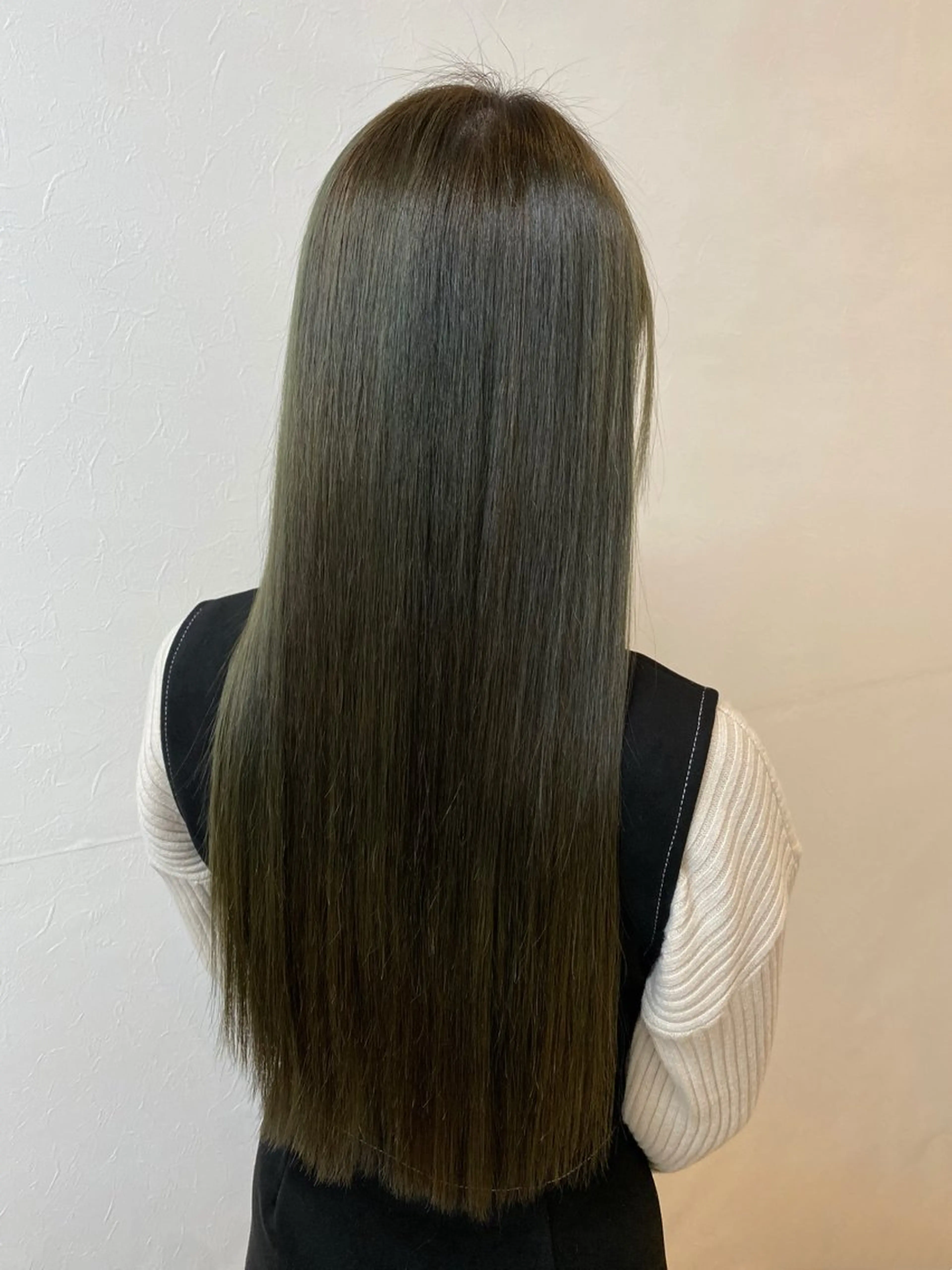 ロング カラー アッシュ グレージュ オリーブグレージュ オリーブグレー 髪質改善 カット ヘアカラー トリートメント GLOSS♡ ヤマガミコウジのヘアスタイル