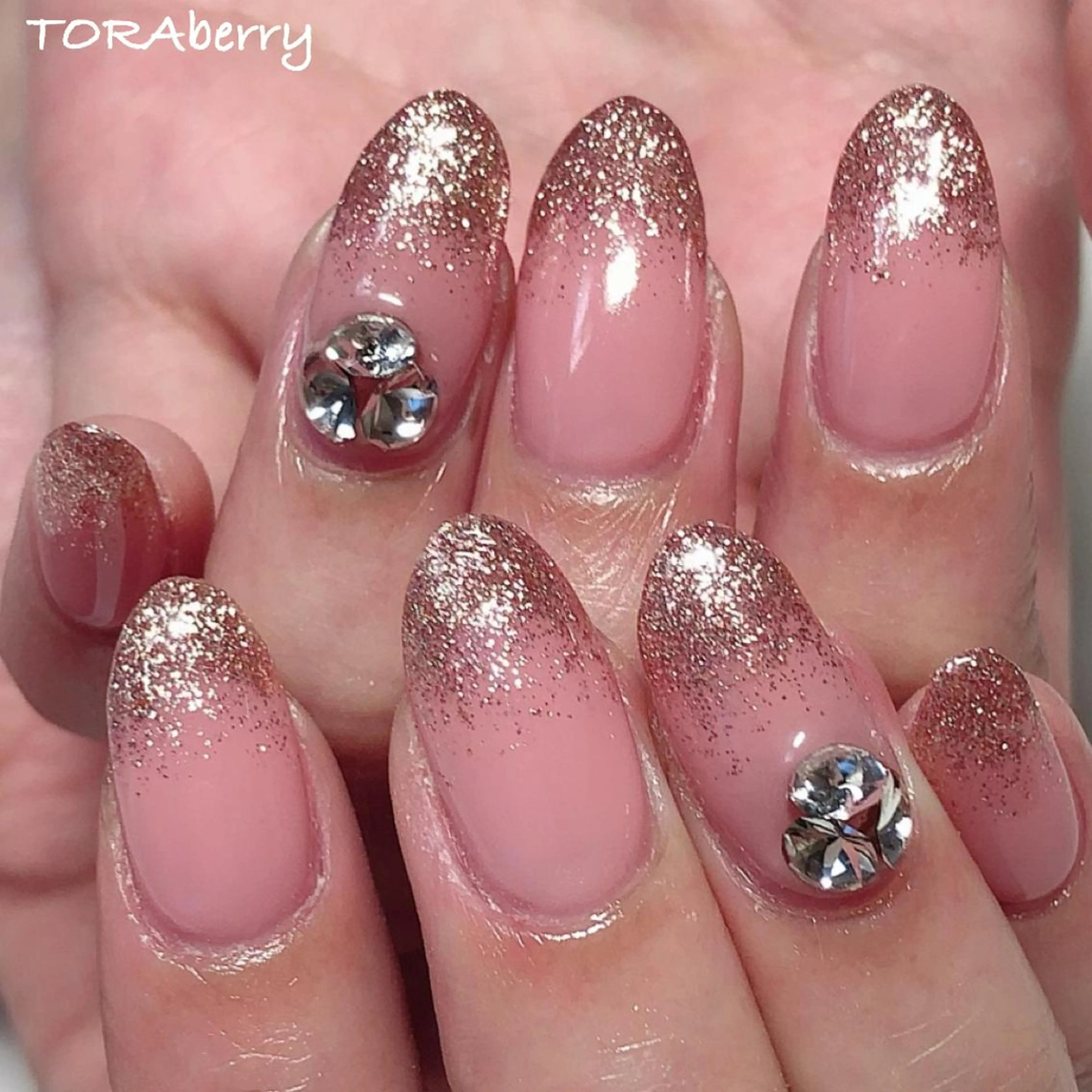 ネイル ラメ(グリッター) ラメグラデーション ハンドネイル ネイリスト なつみのネイルデザイン