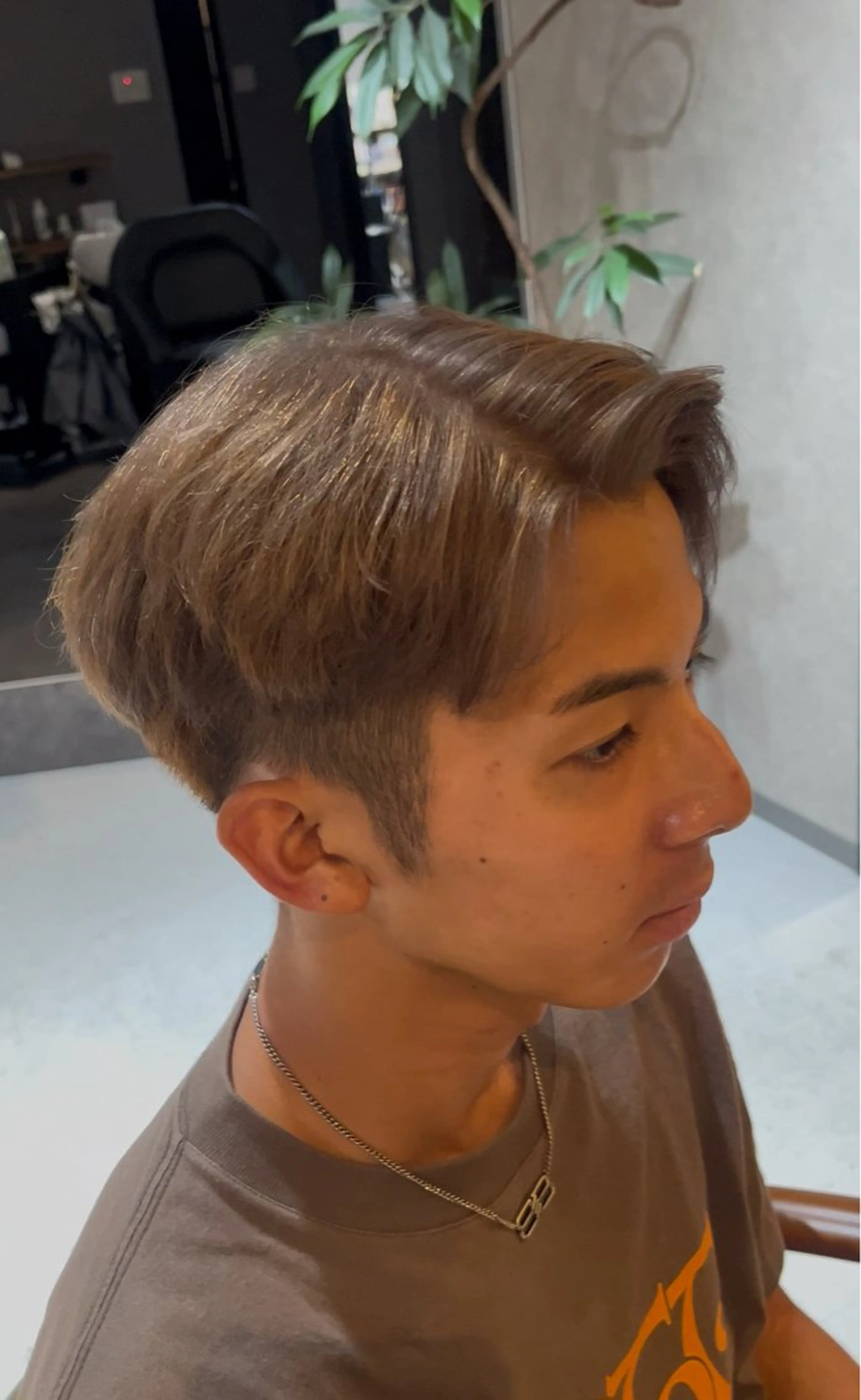 カラー メンズ メンズブリーチ ベージュカラー ブリーチ ミルクティーベージュ 川路 創太メンズ限定のヘアスタイル