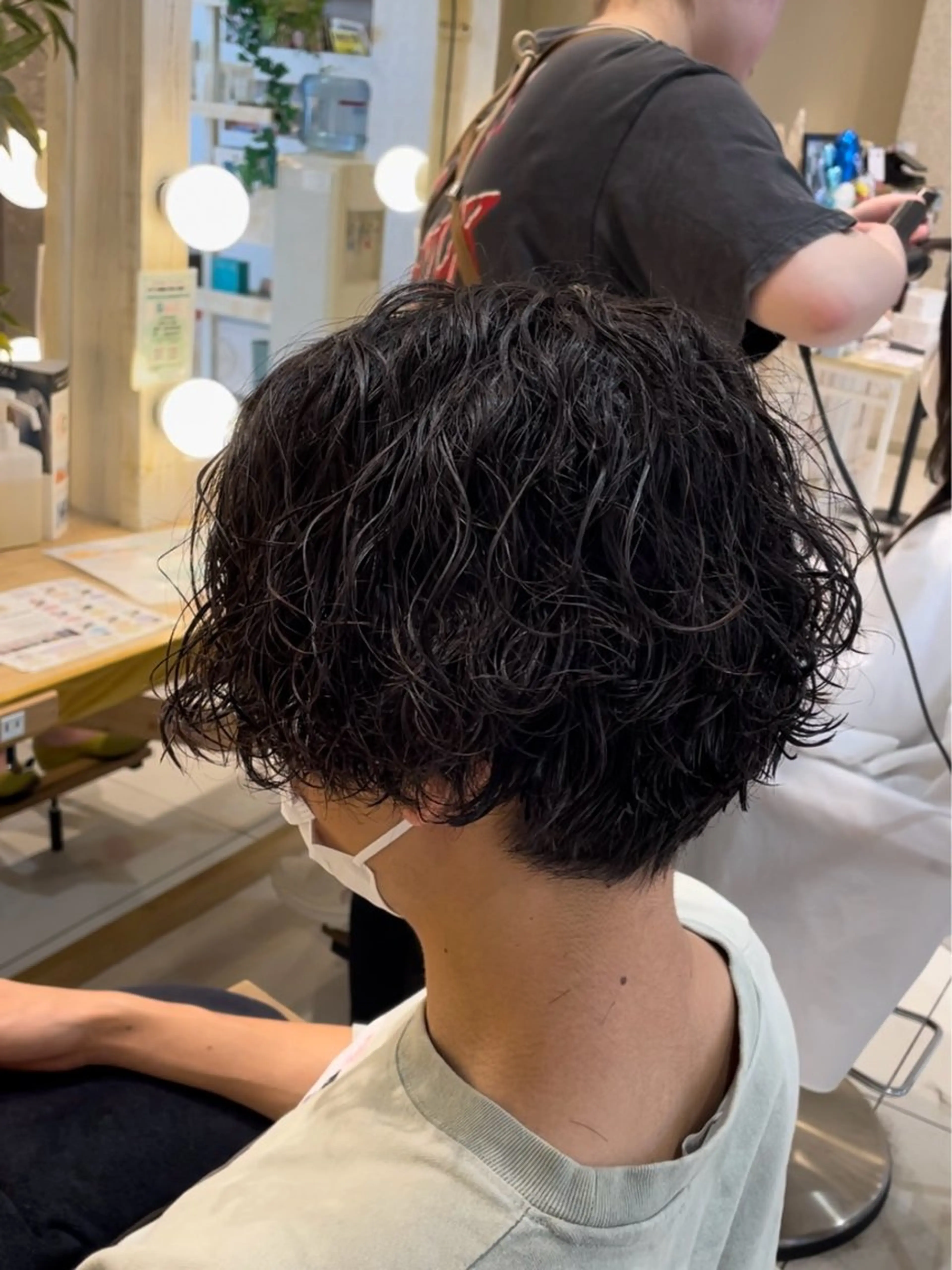 ミディアム パーマ メンズ ミディアムパーマ ダウンパーマ メンズパーマ 学生（メンズ向け） 波巻きパーマ 本厚木｜縮毛矯正/ 酸性スト専門サロンのヘアスタイル