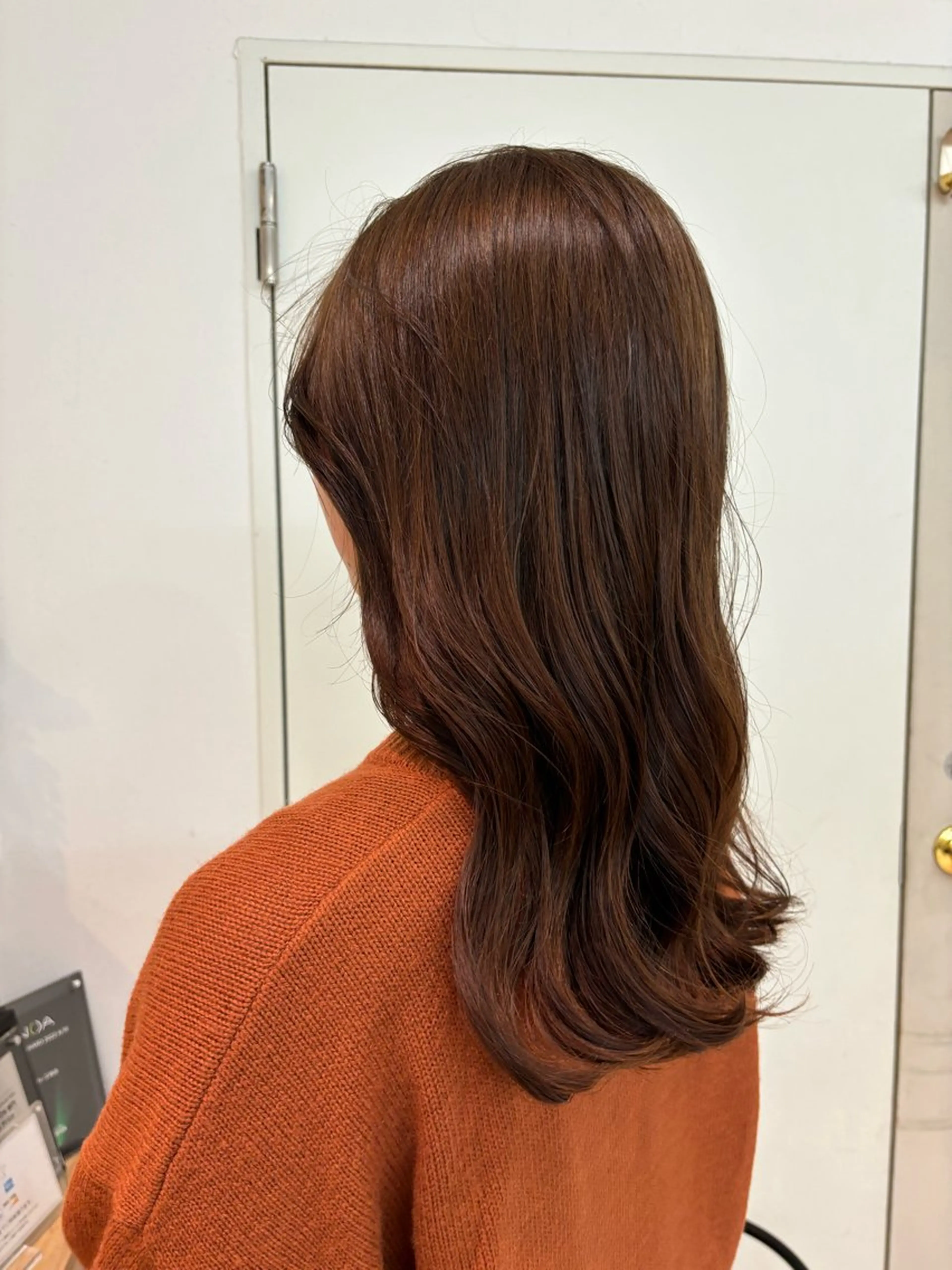 セミロング カラー ベージュカラー ブリーチ ブラウンカラー ブリーチなしカラー オレンジ 室谷 ゆりあのヘアスタイル