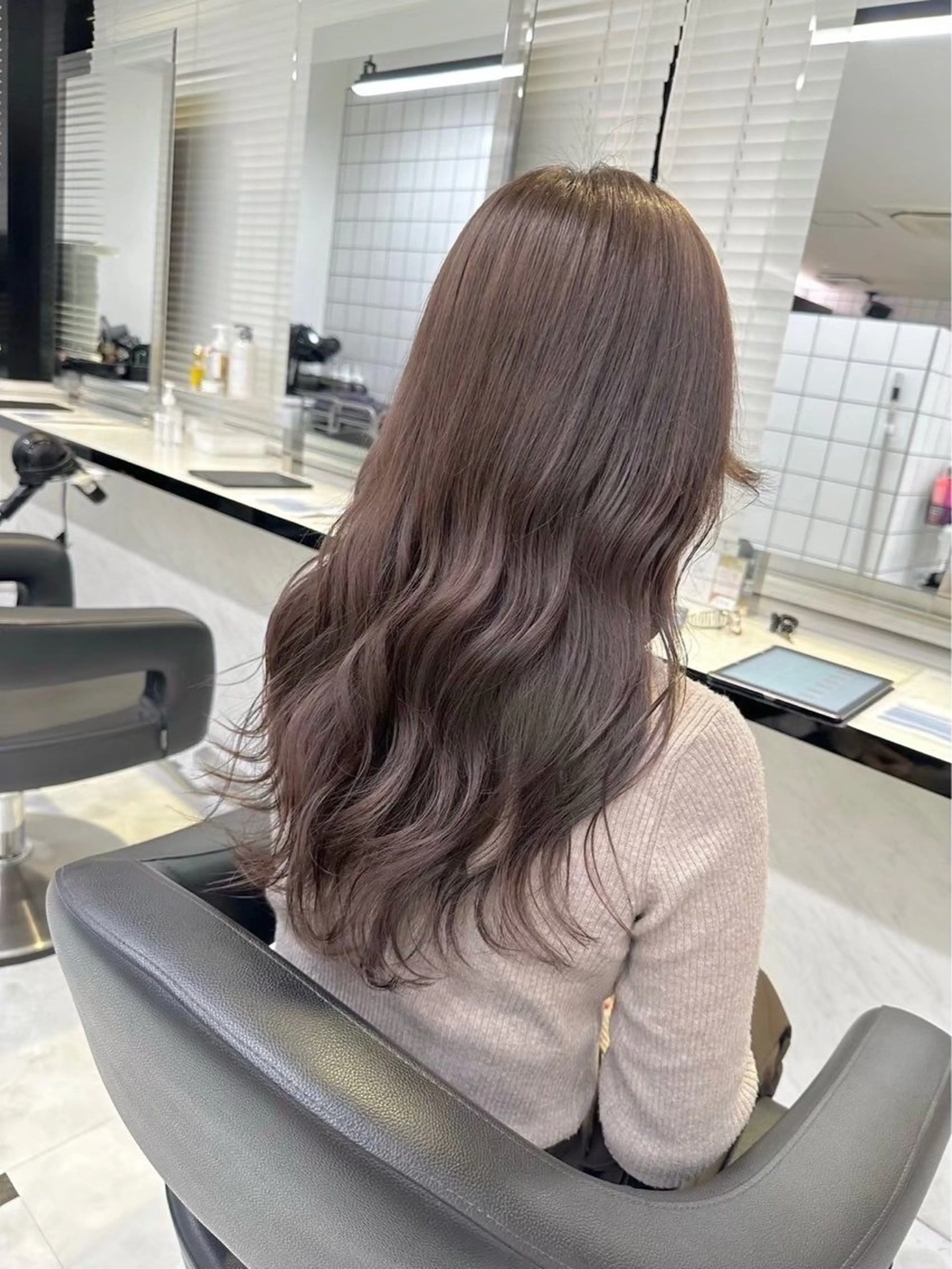 セミロング カラー ヘアアレンジ 透明感くすみカラー 🩶カナタ🩶のヘアスタイル