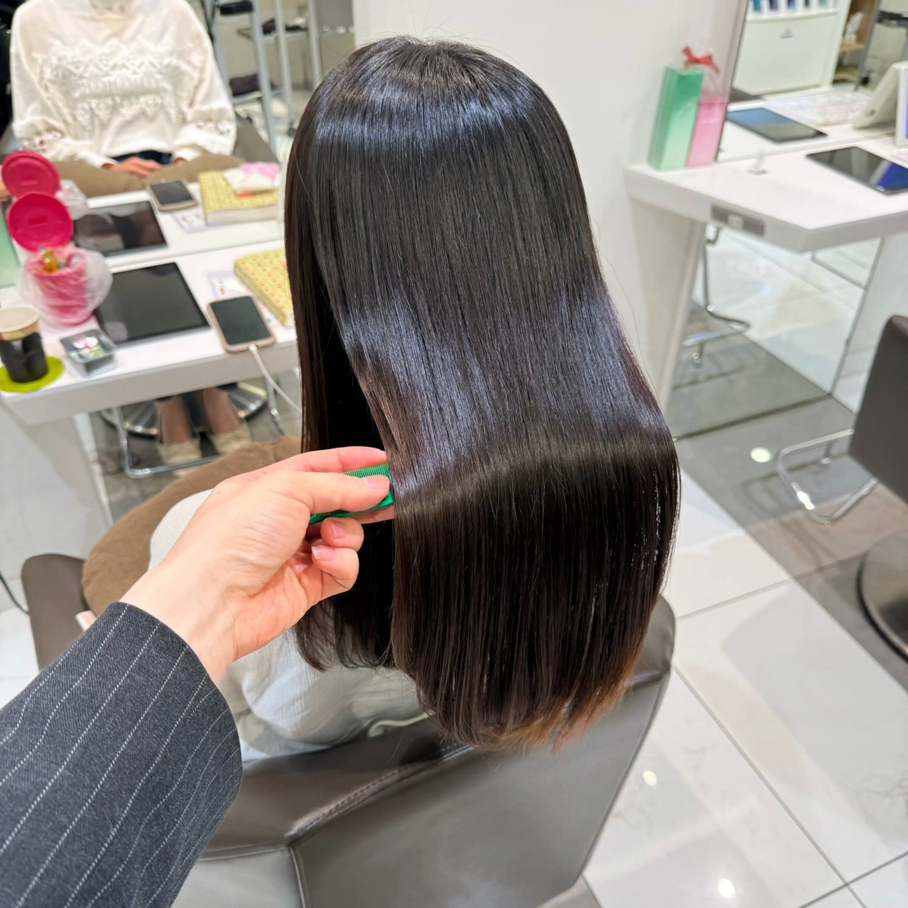 セミロング 髪質改善🩵/ YUMEのヘアスタイル