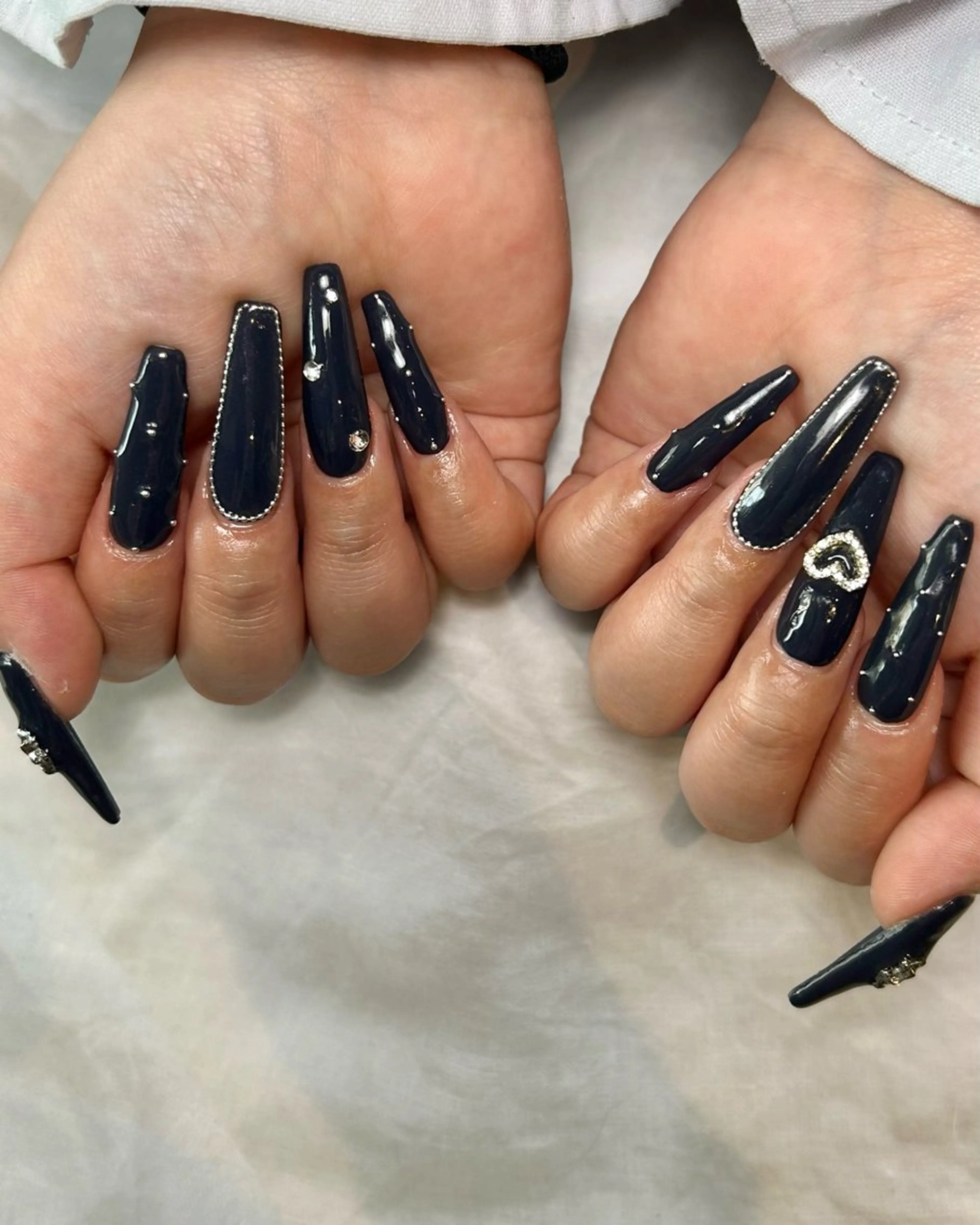 ネイル ロングネイル 持ち込み ネイビー シルバー ハンドネイル Reflection marikoのネイルデザイン