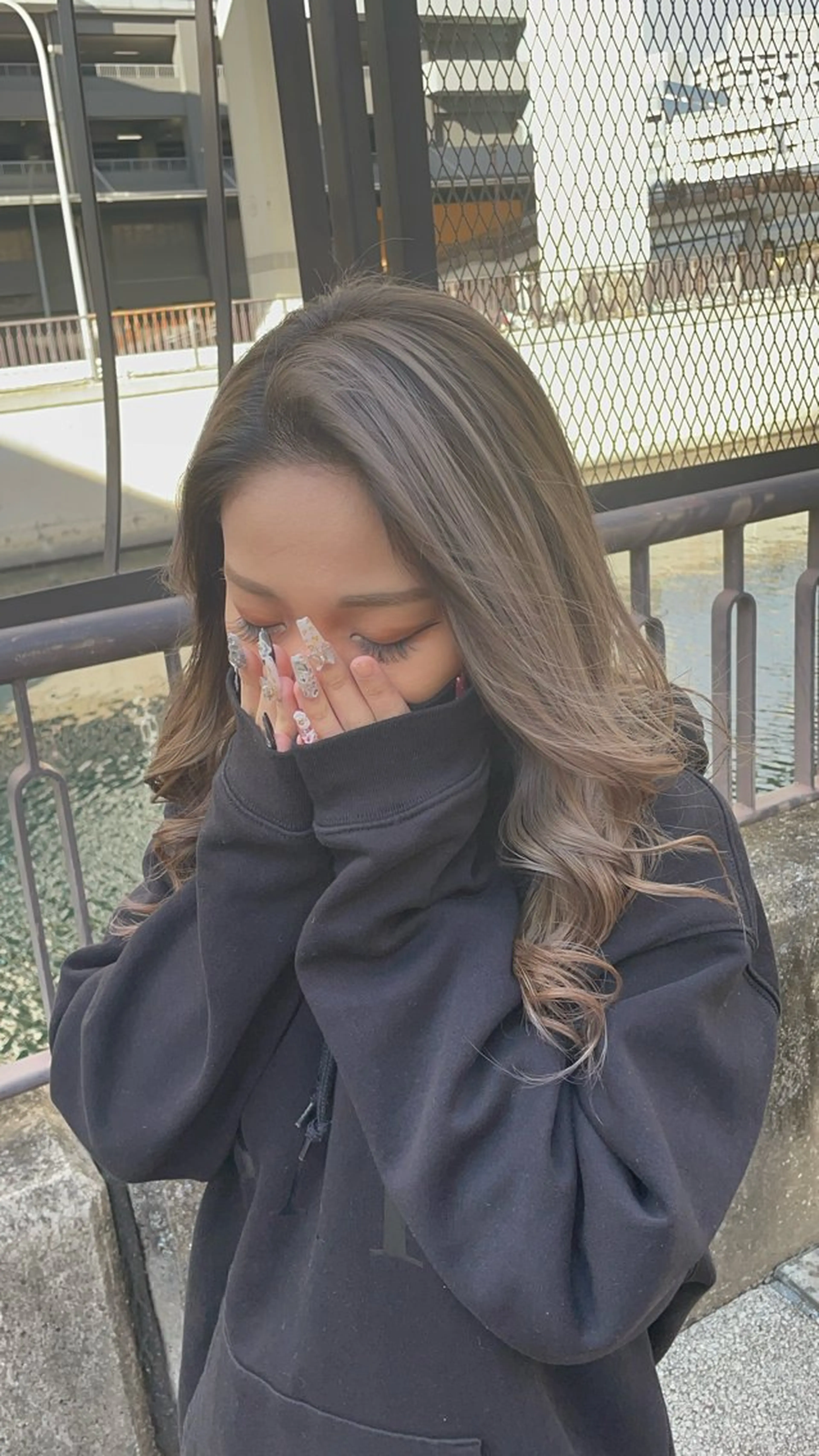 セミロング カラー バレイヤージュ ダブルカラー シルバー レイヤーカット 👑派手髪/カット 👑ANRYのヘアスタイル