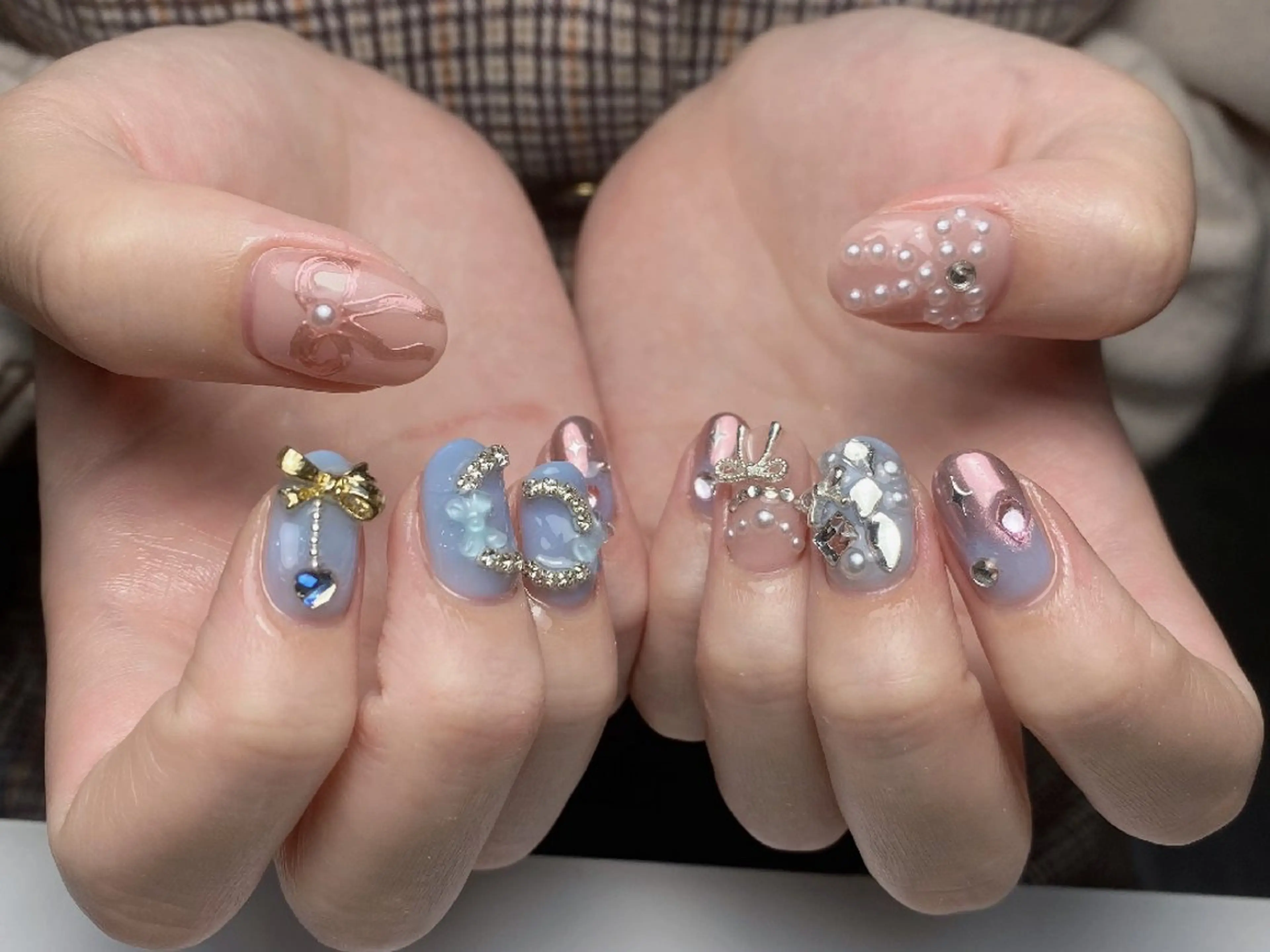 ネイル チークネイル フレンチネイル ジェルネイル ガラスフレンチ キラキラネイル ハンドネイル UM Nail Salonのネイルデザイン