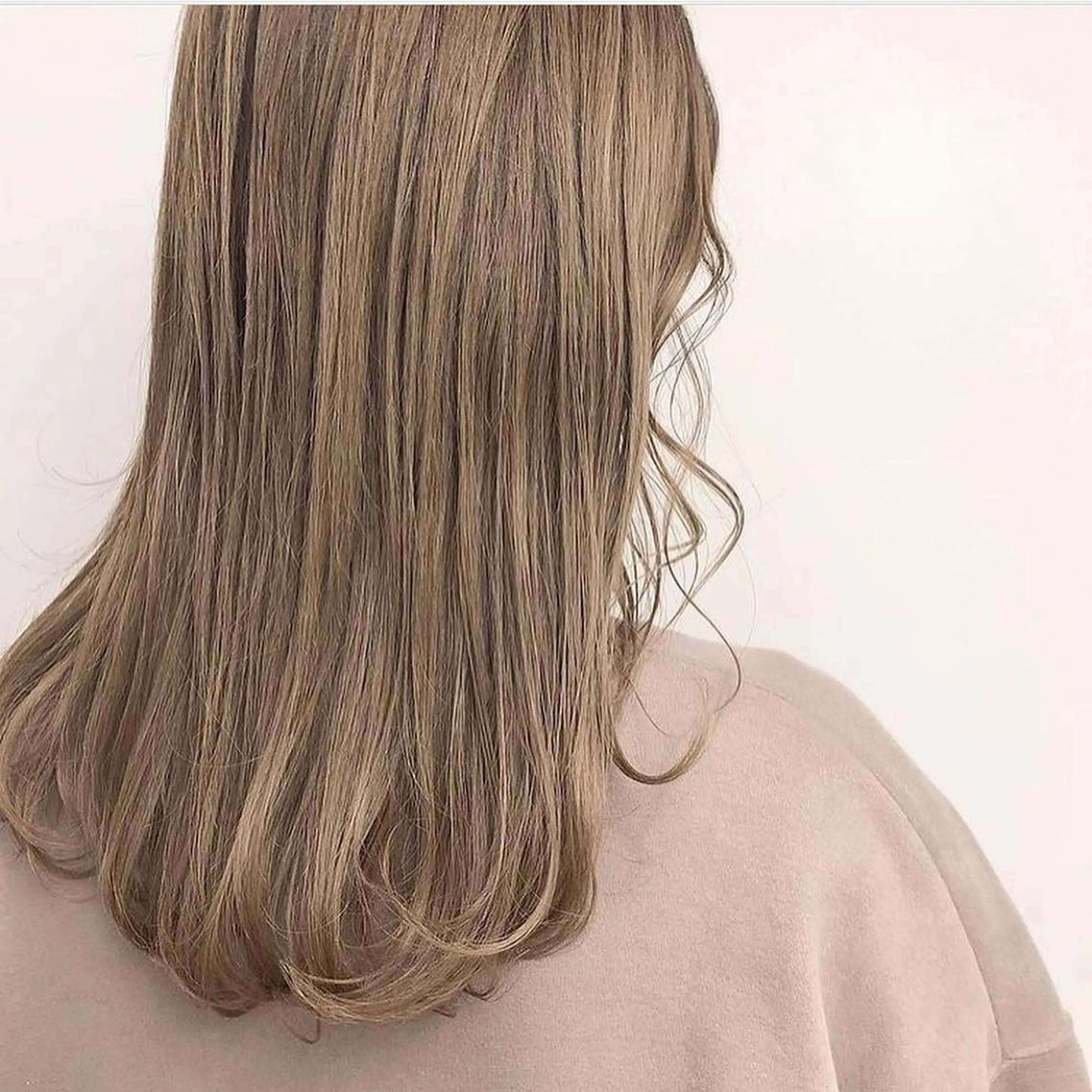 ミディアム カラー ヘアアレンジ ベージュカラー 透明感カラー グラデーションカラー ハイライトカラー ハイトーンカラー 韓国/髪質改善💘 櫻井かれんのヘアスタイル