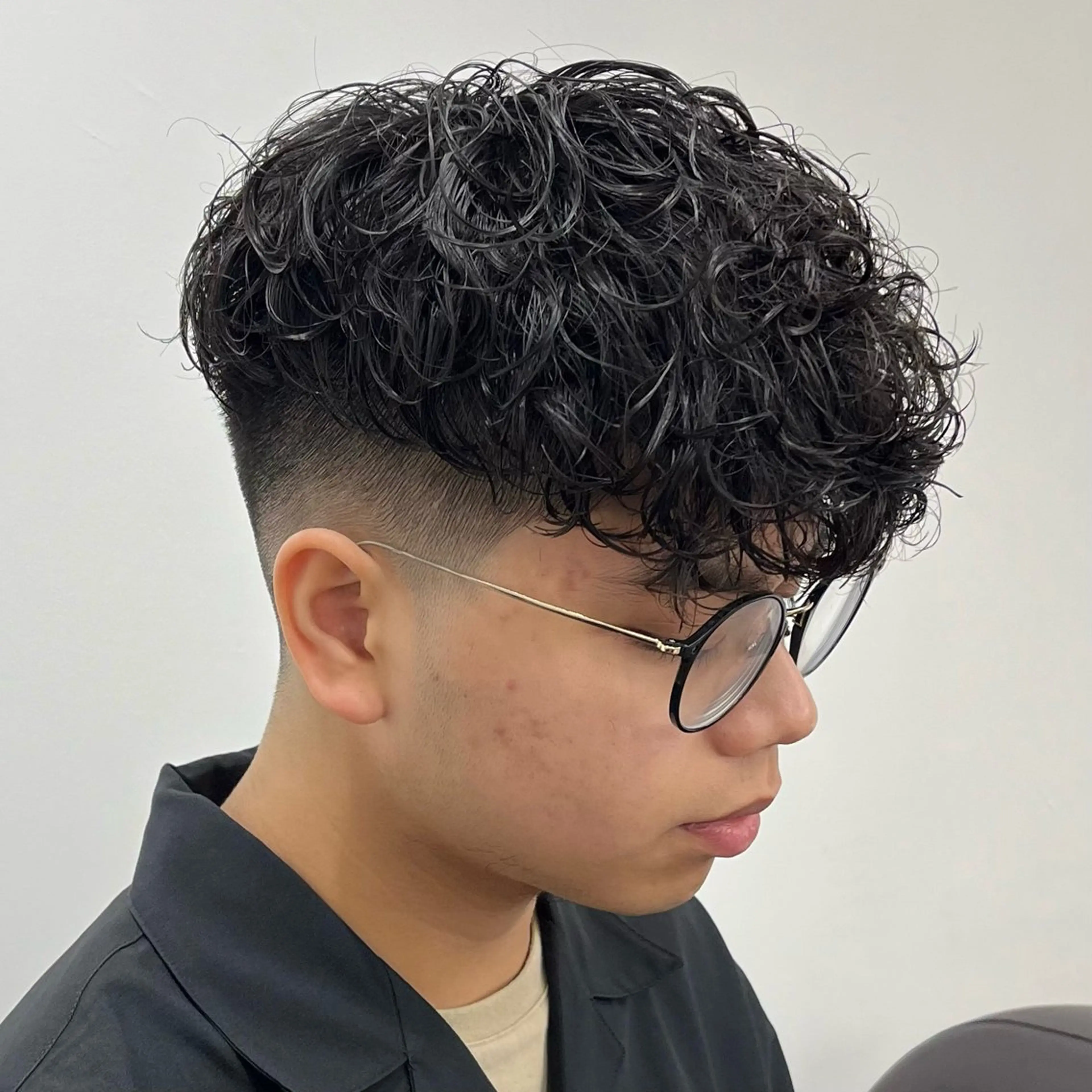 ショート パーマ メンズ フェードカット メンズパーマ スキンフェード スペインカール ツイストスパイラルパーマ カット パーマ 立川/メンズパーマ 厚進太郎のヘアスタイル