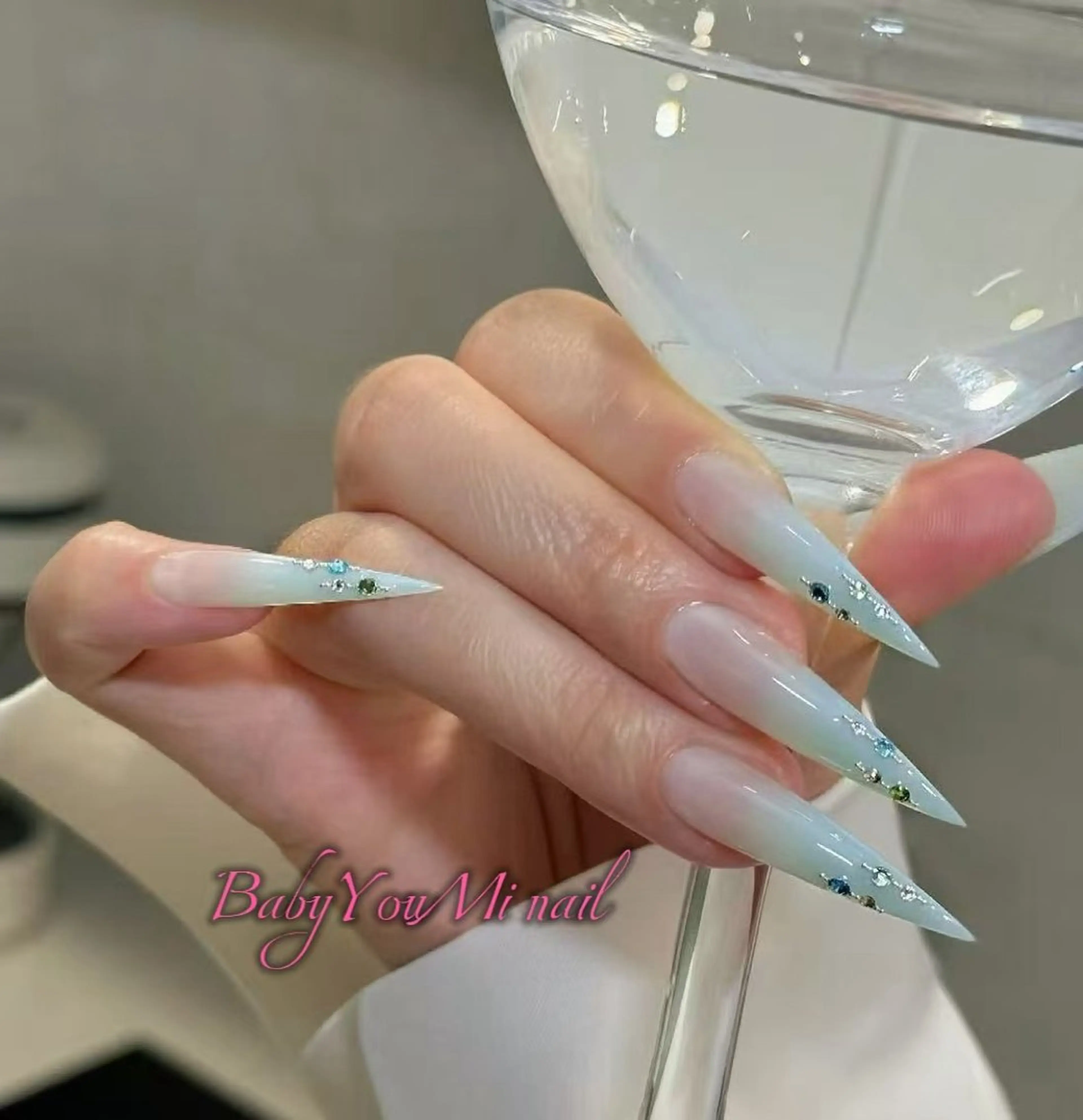 ネイル オーロラネイル フラワーネイル フットネイル フレンチネイル ジェルネイル ハンドネイル BabyYouMi nailのネイルデザイン