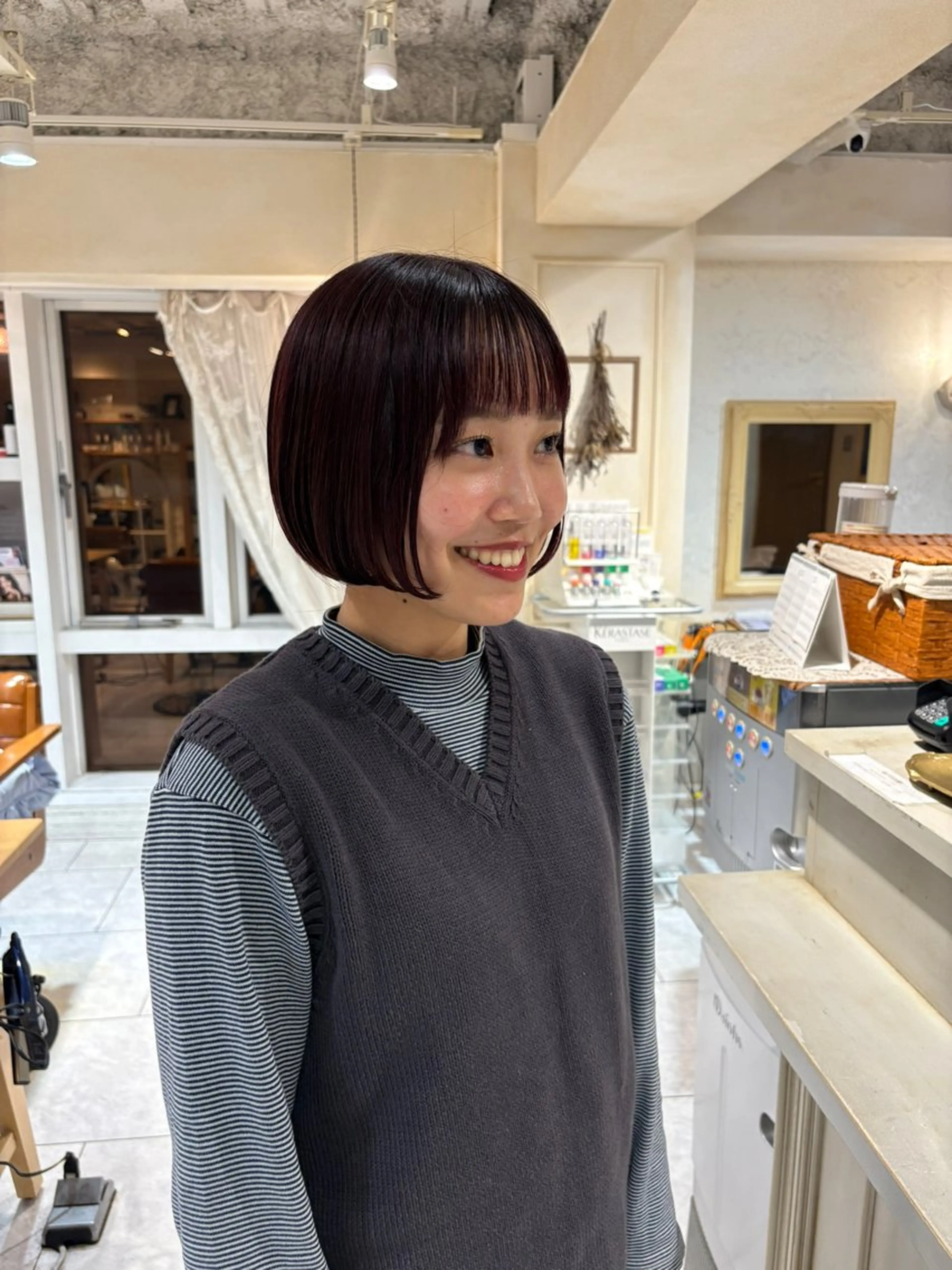 ミディアム カット ヘアカラー 縮毛矯正 トリートメント 清水 菜花のヘアスタイル