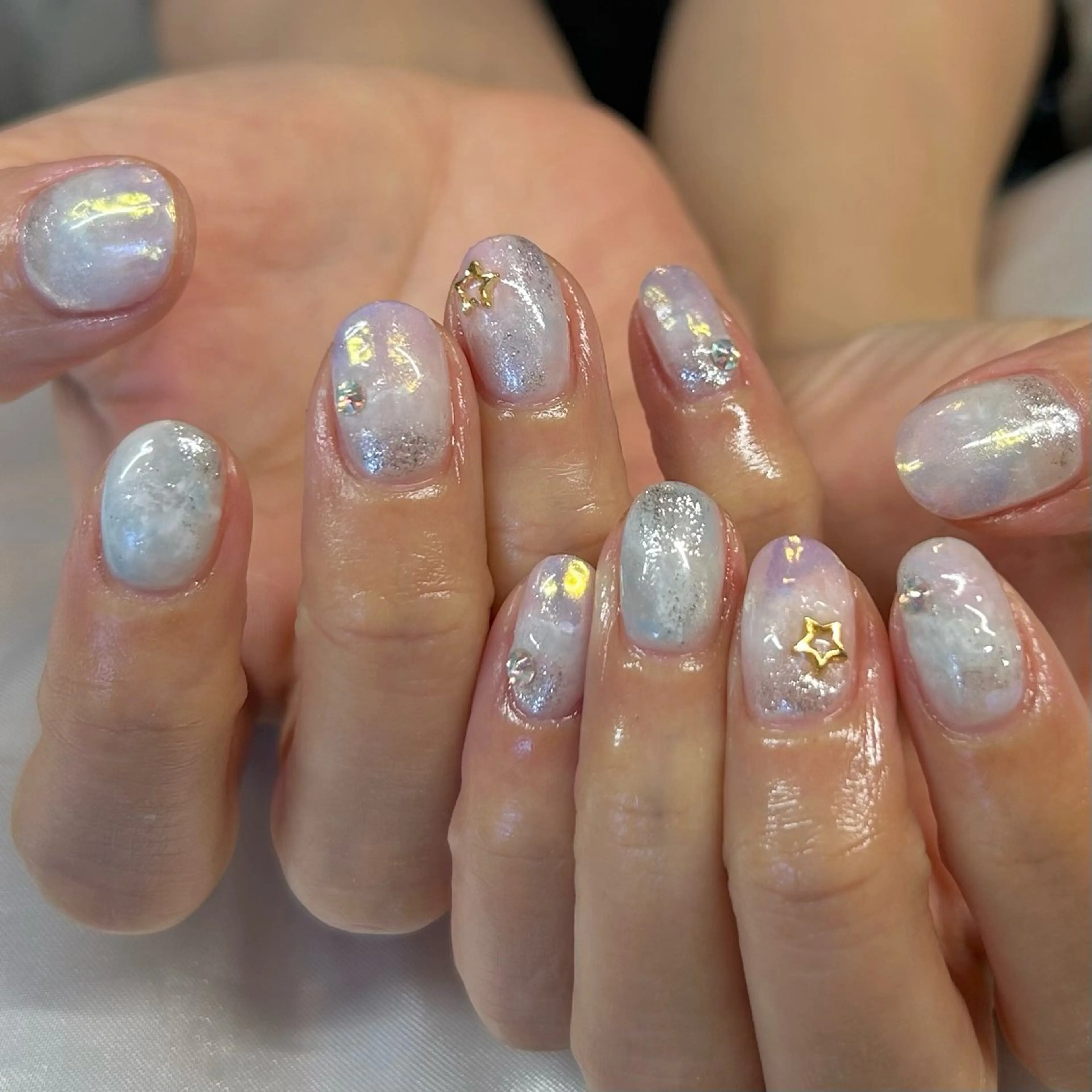 ネイル キラキラネイル パステルネイル shine'an fuka🌿🫧のネイルデザイン