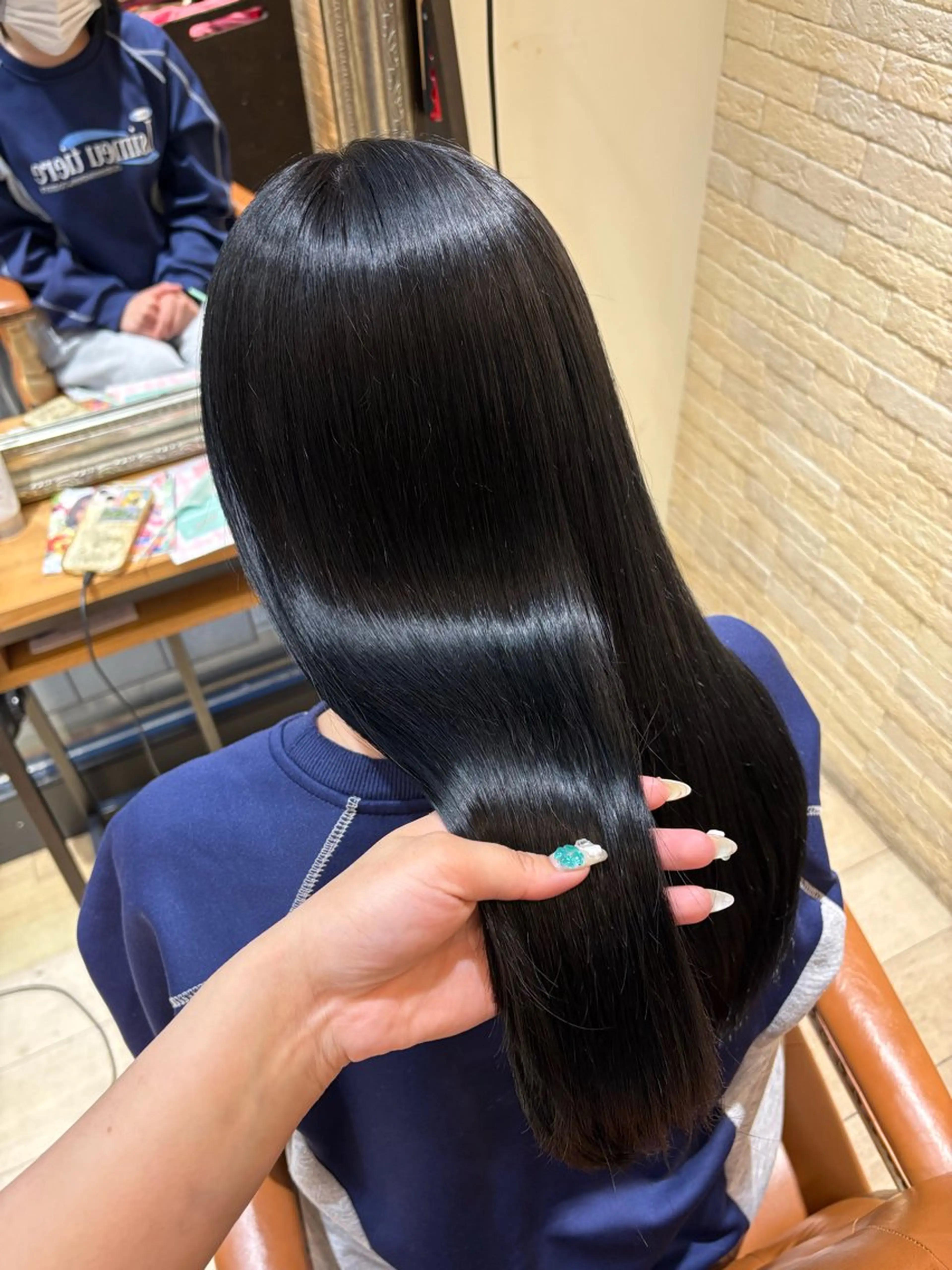 カラー ヘアカラー トリートメント しおり🍬 KOKORO🤍のヘアスタイル