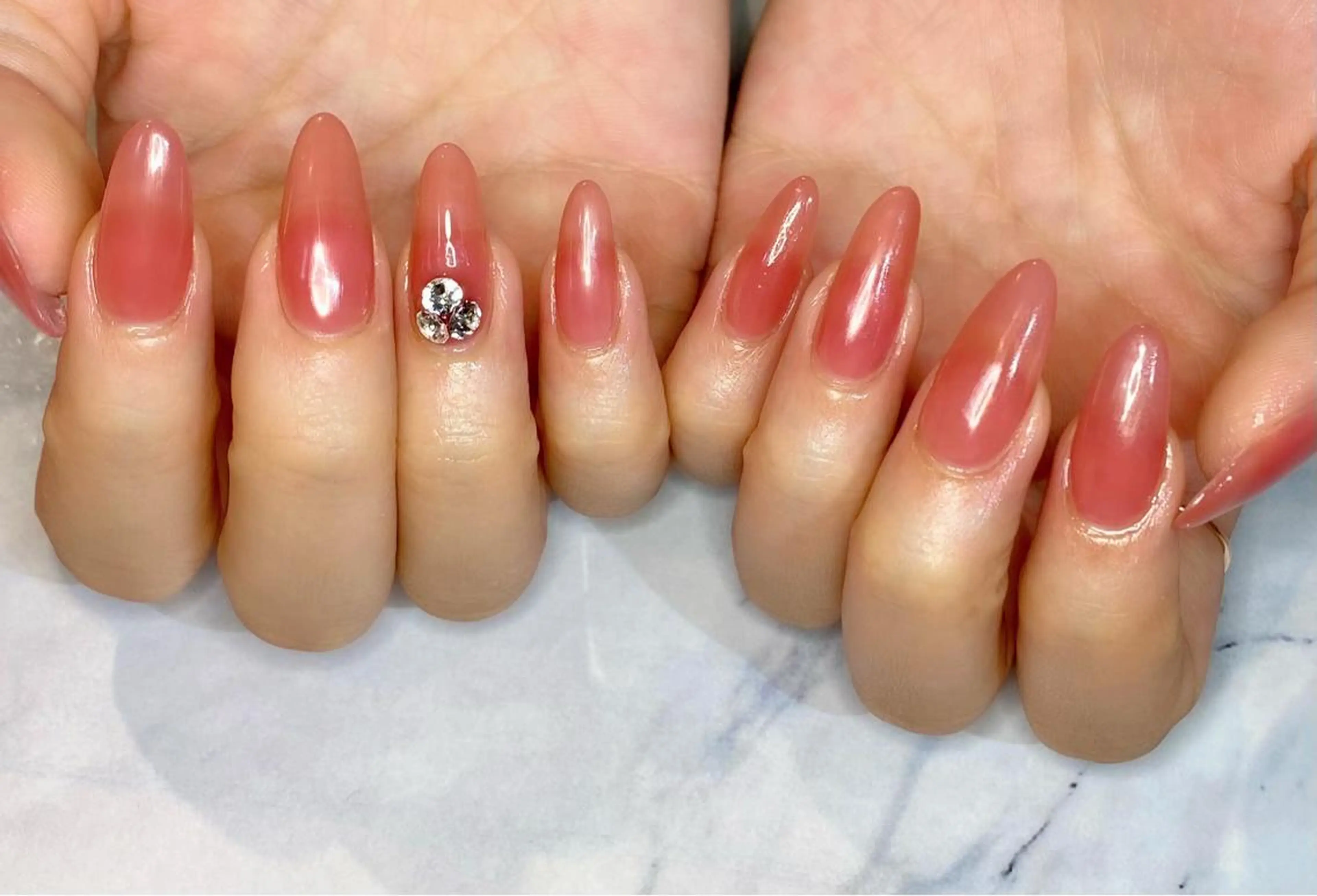 ネイル ワンカラーネイル ストーンネイル Lino+ ネイル&よもぎ蒸しのネイルデザイン