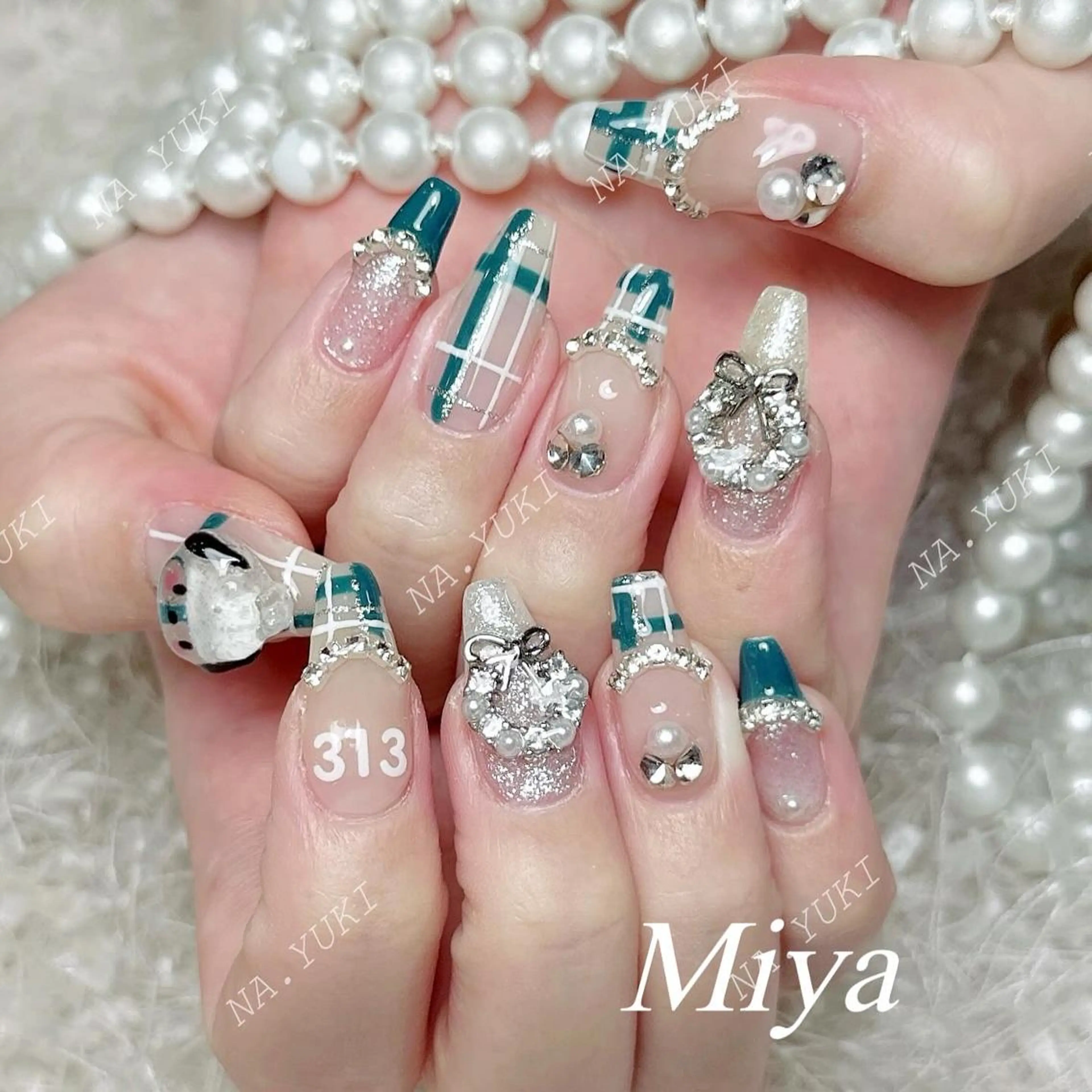 ネイル ハンドネイル 🦋 Queenieのネイルデザイン