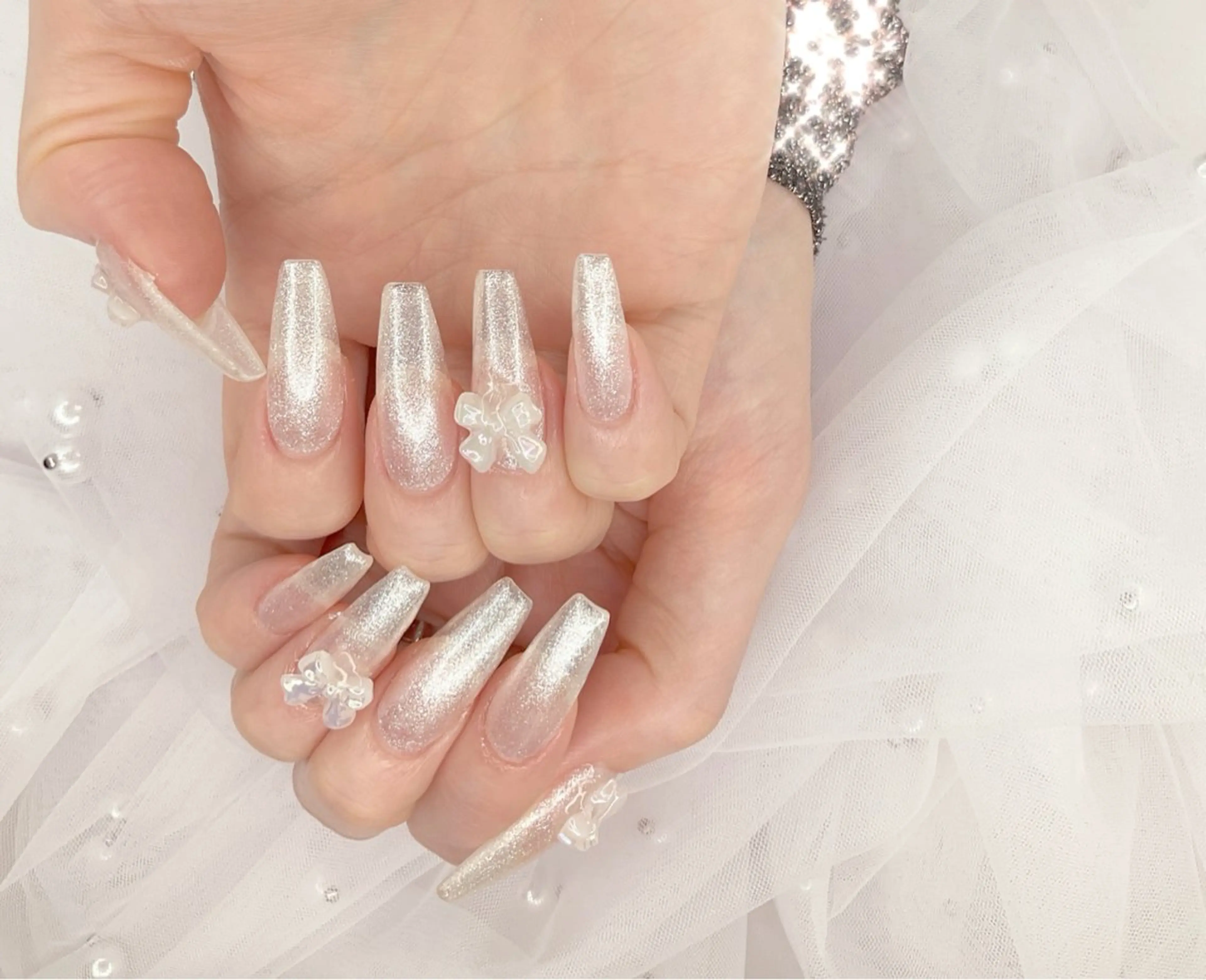 【人気】￥5680円#ワンカラー+2個大きいパーツ OR 2本ストーン埋め尽くし◎の写真