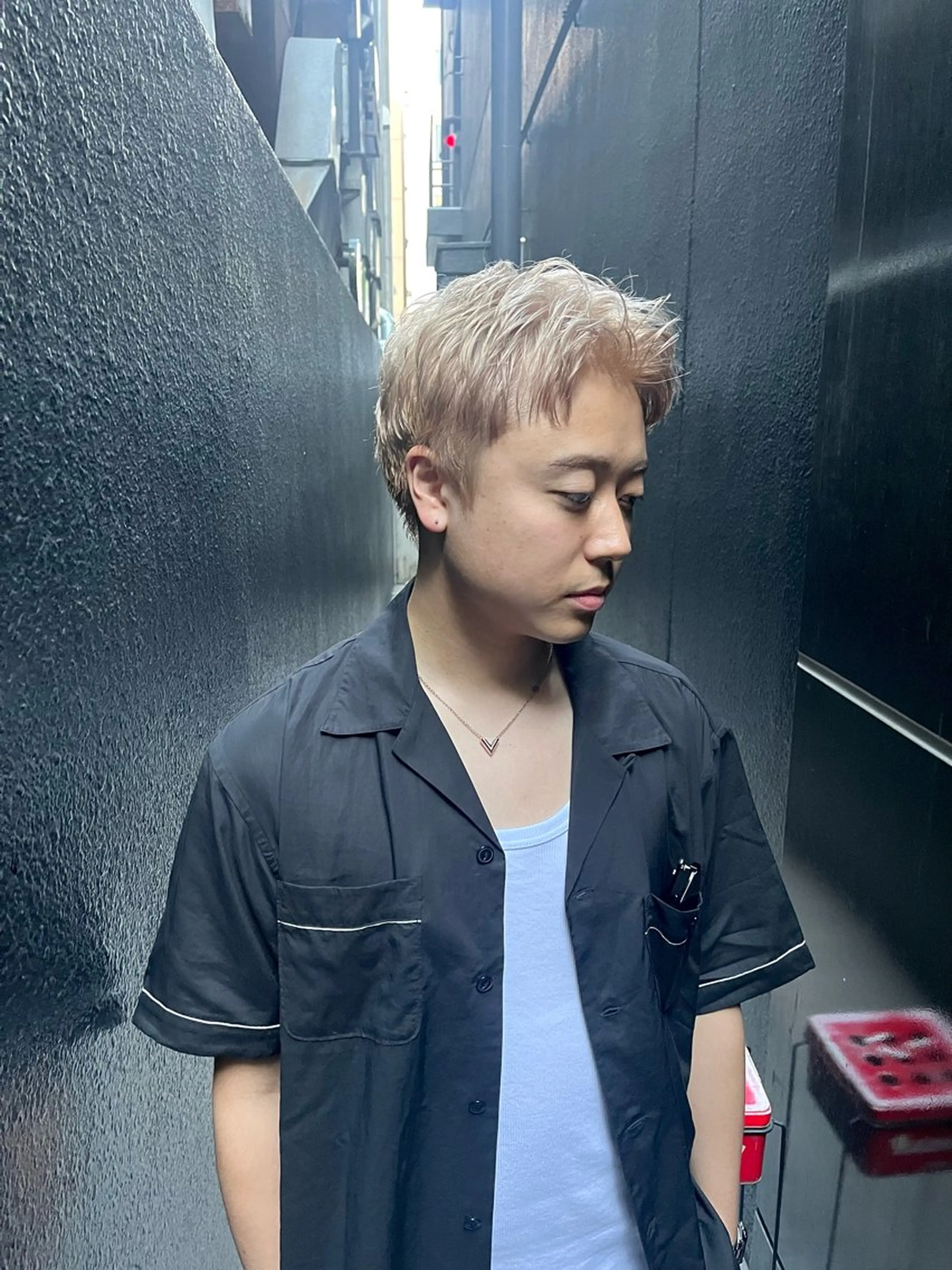 メンズ ヘアカラー 綾乃／デザインカラー ／ハイトーン／ボブのヘアスタイル