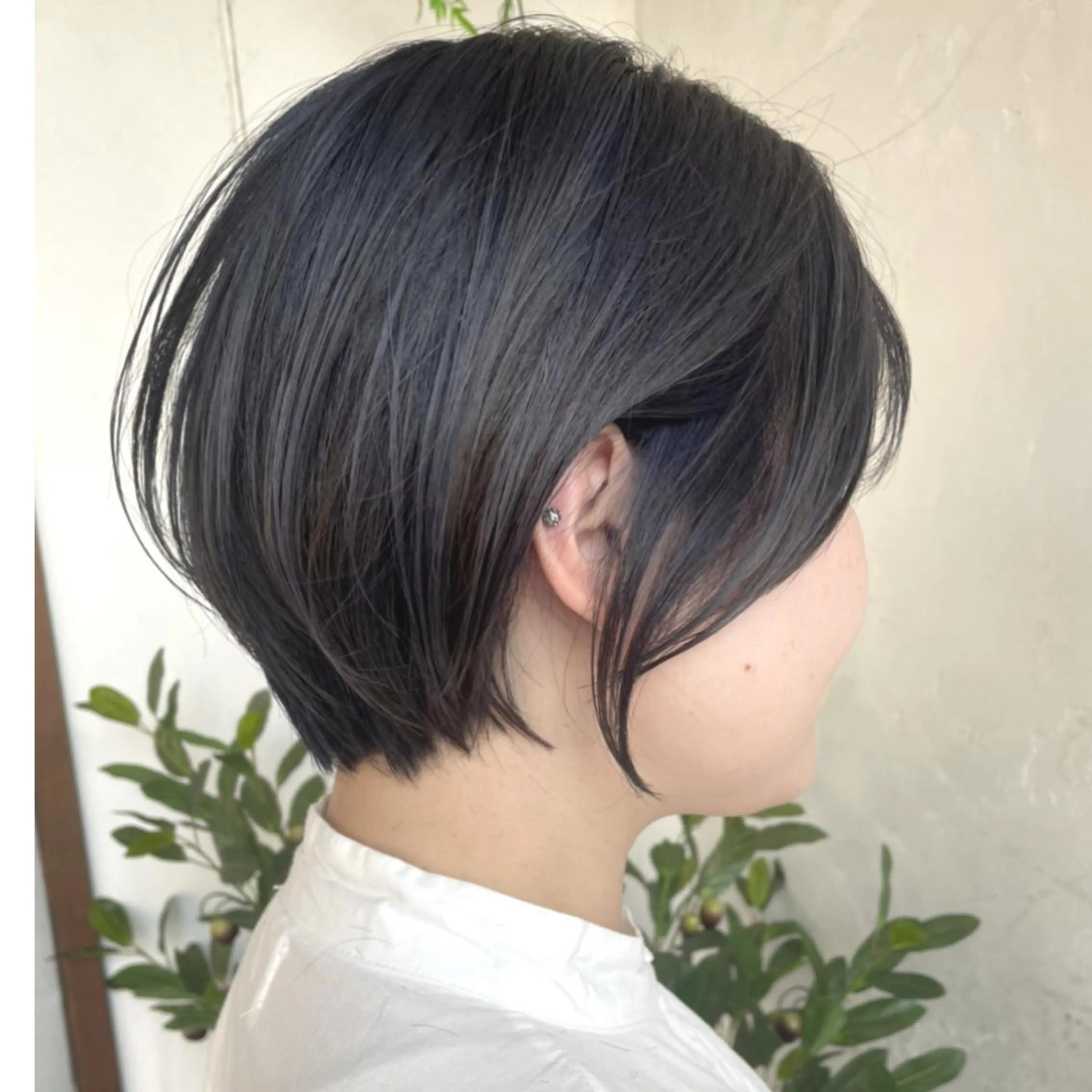 ショート カラー ショートボブ ハンサムショート 丸みショート デザインカラー ハイライトカラー ヘアカラー トリートメント 京都大人女性ショート 徒歩1分/秋山のヘアスタイル