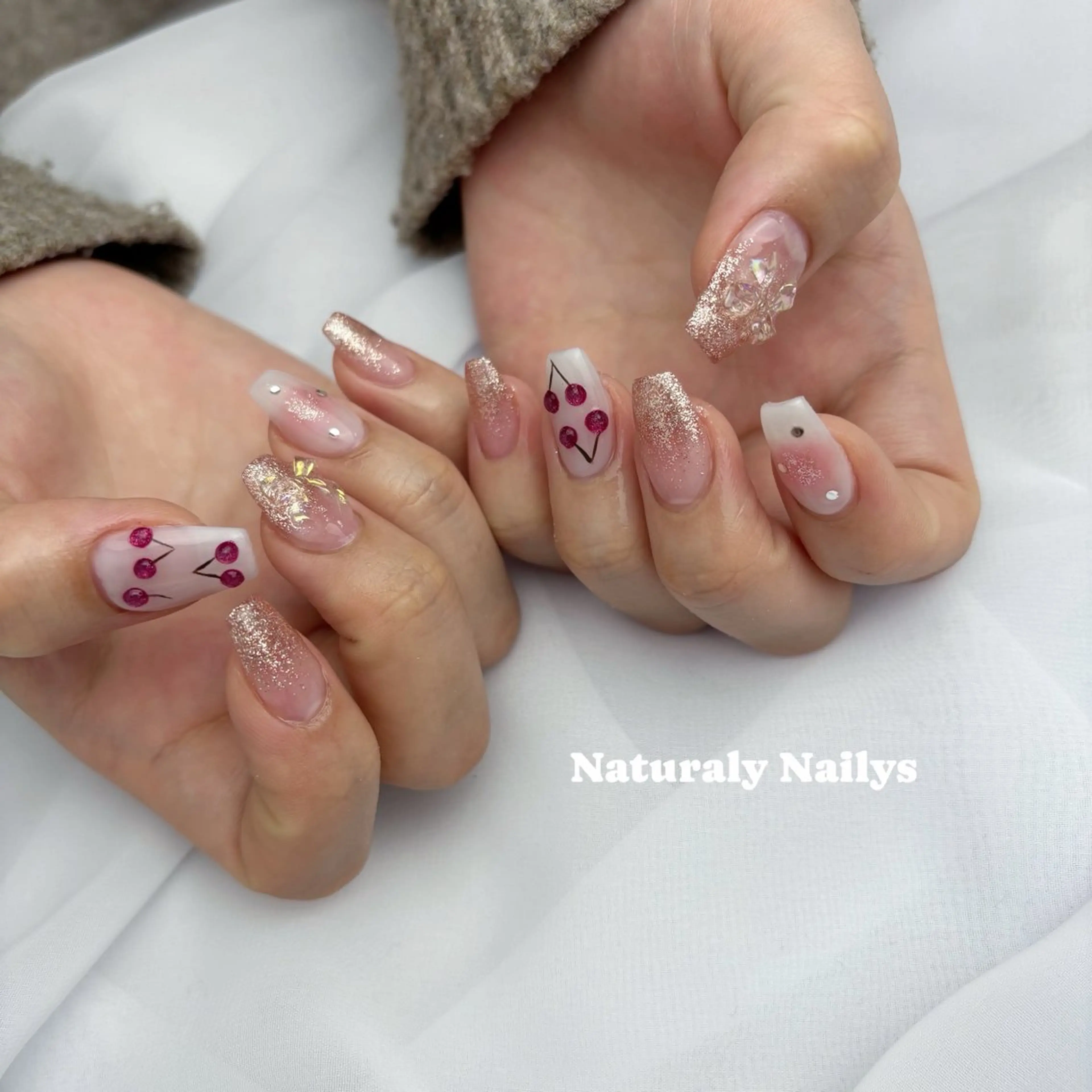 ネイル Naturaly Nailys所属・プライベートサロン rieのネイルデザイン