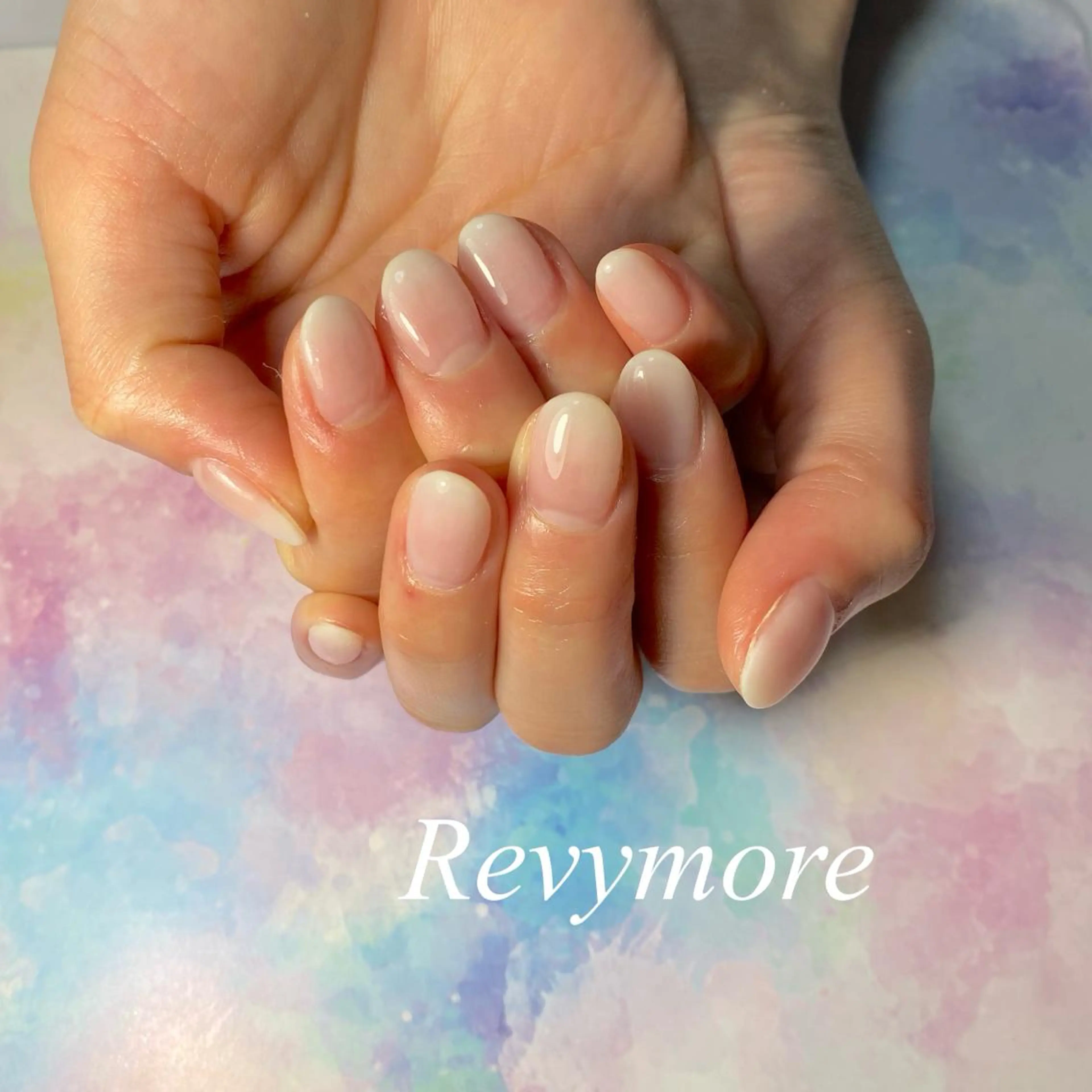 ミディアム ネイル ジェルネイル ニュアンスネイル オフィスネイル シンプルネイル nail salon Revymore所属・nail salon Revymoreのネイルデザイン