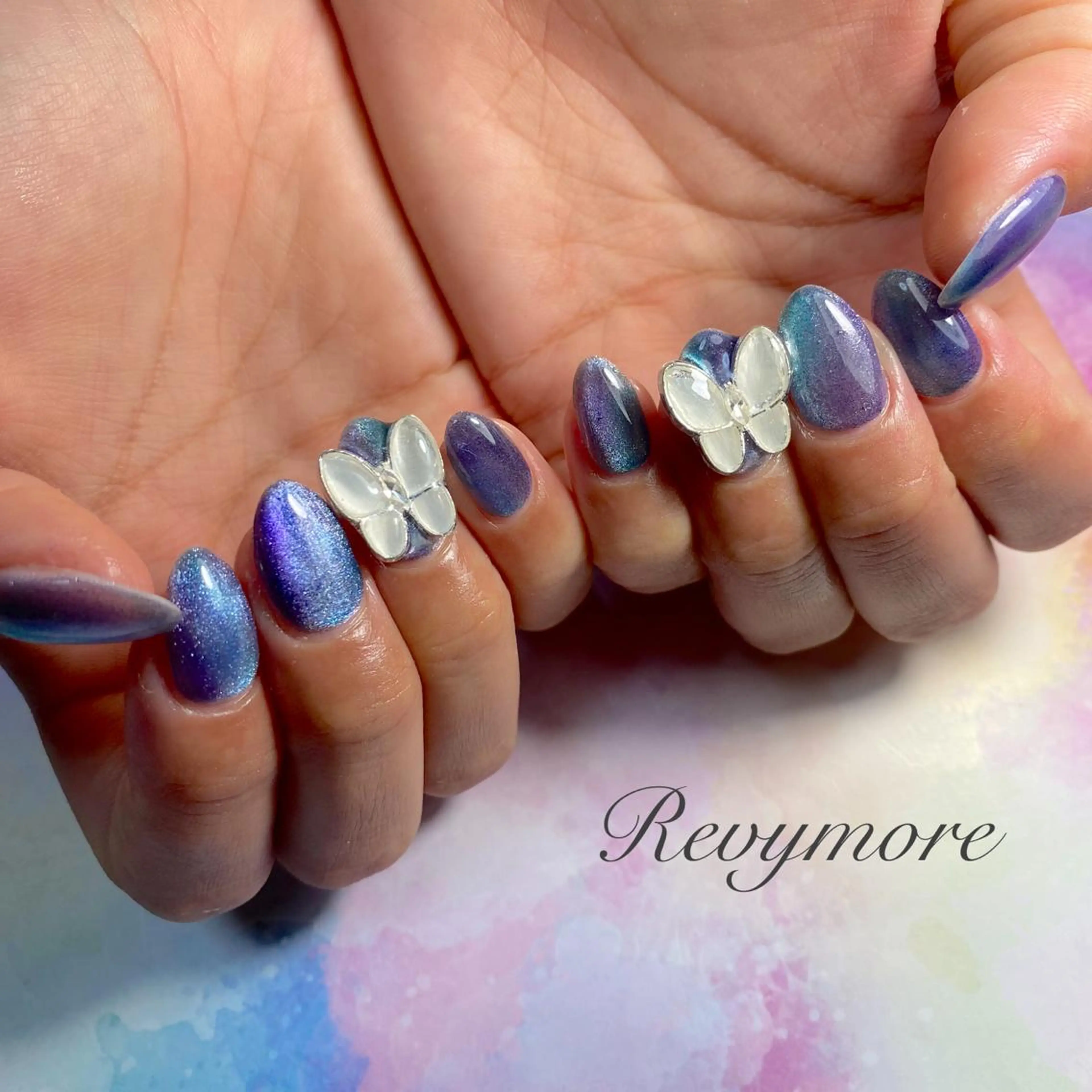 ミディアム ネイル 韓国風ヘア ブルー ジェルネイル キラキラネイル 韓国ネイル nail salon Revymore所属・nail salon Revymoreのネイルデザイン