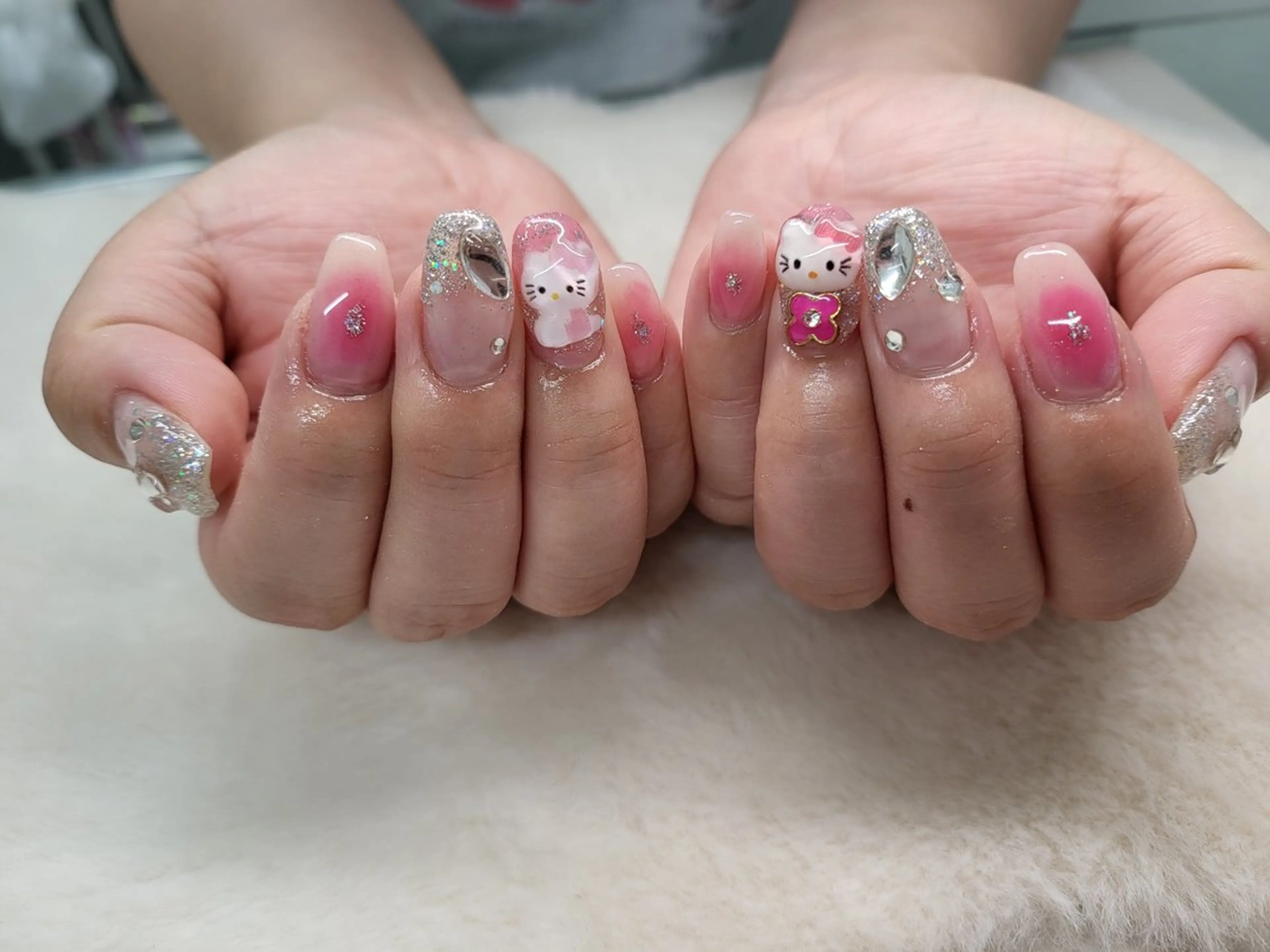 ネイル チークネイル キラキラネイル ワンホンネイル ハンドネイル ハンドケア Epokku ネイルサロンのネイルデザイン