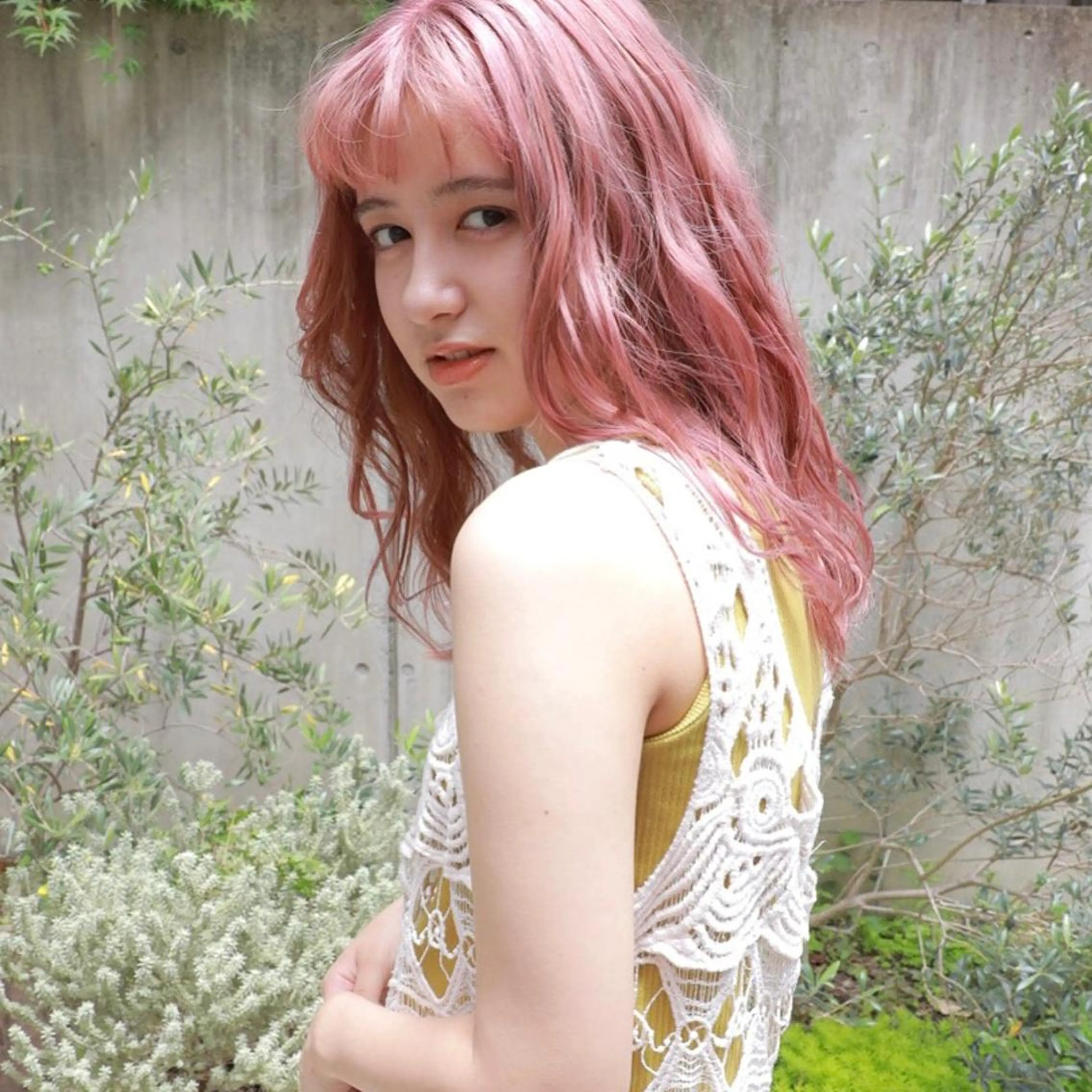 セミロング カラー ブリーチカラーが人気 onnuのヘアスタイル