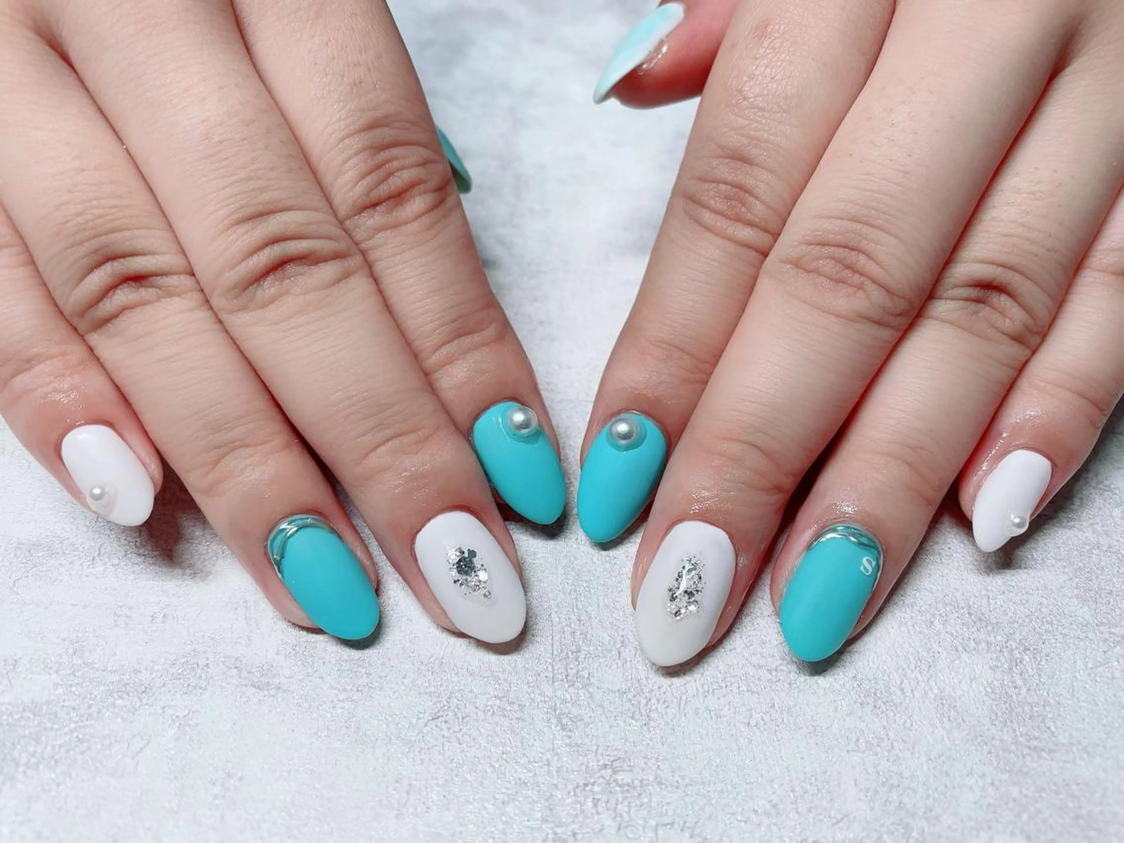 ネイル アートネイル フットネイル キラキラネイル ニュアンスネイル オフィスネイル nail happiness.のネイルデザイン