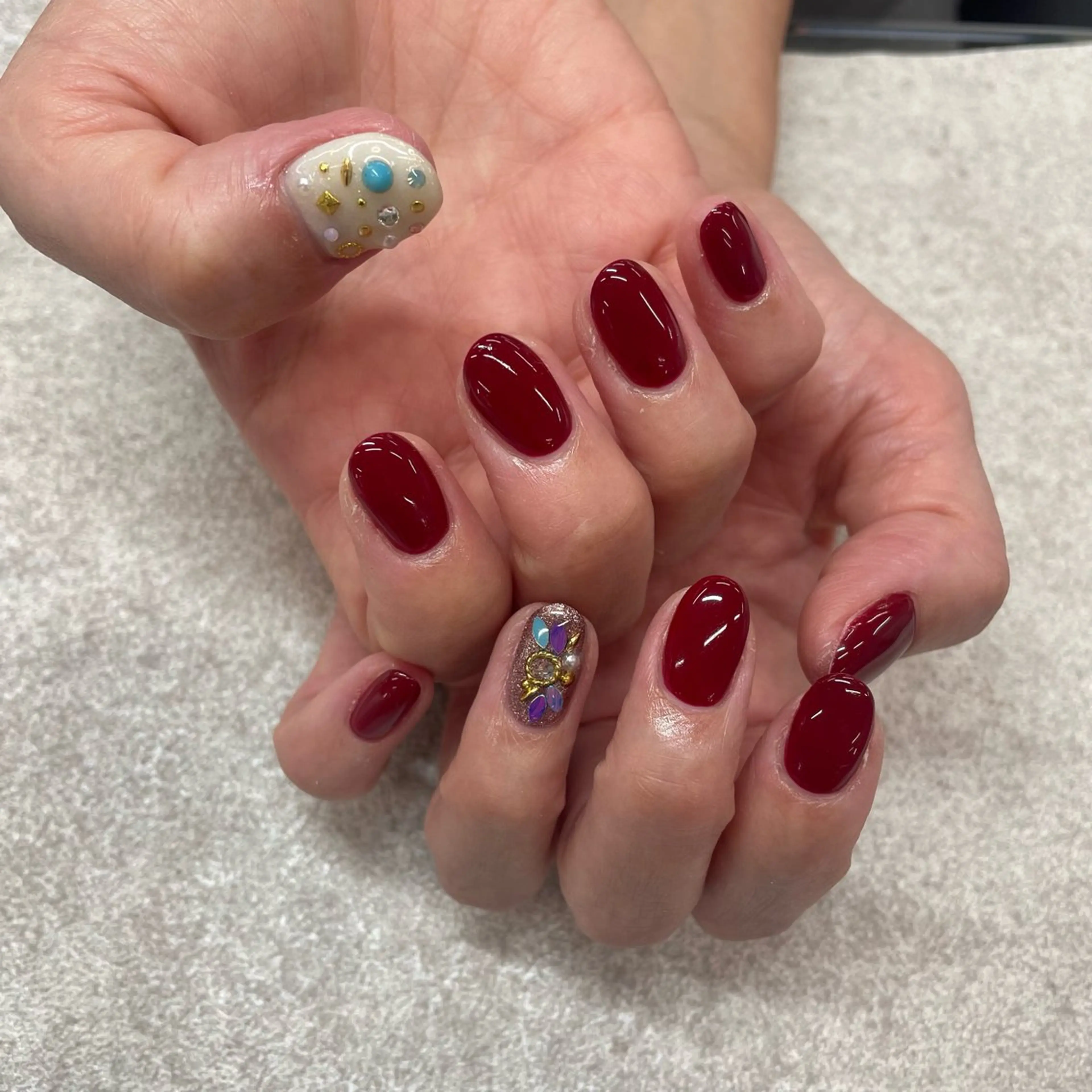 ネイル アートネイル ストーンネイル MAXKELLY ANNAのネイルデザイン