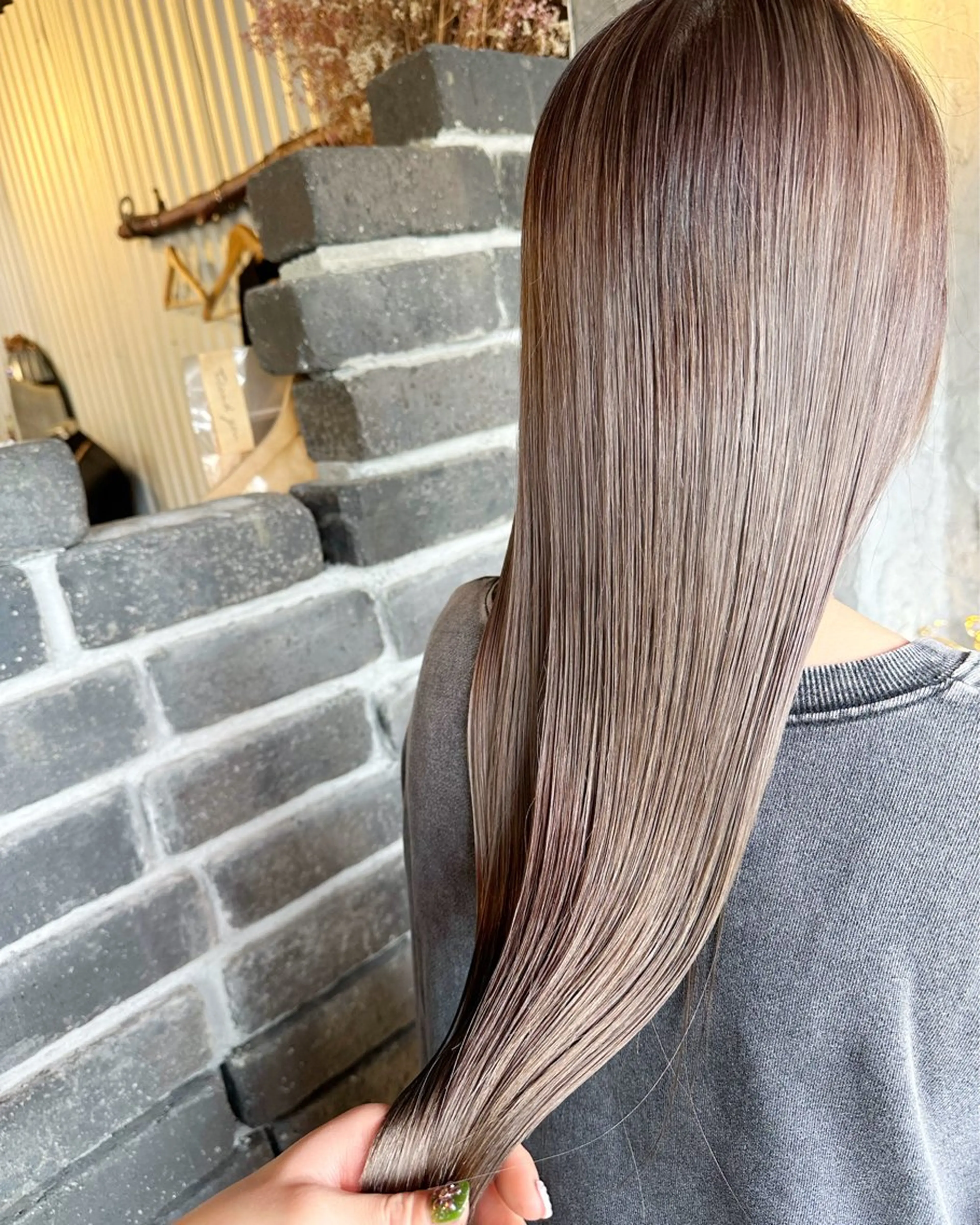 ロング カラー グレージュ ヘアカラー トリートメント 玉木 育実のヘアスタイル