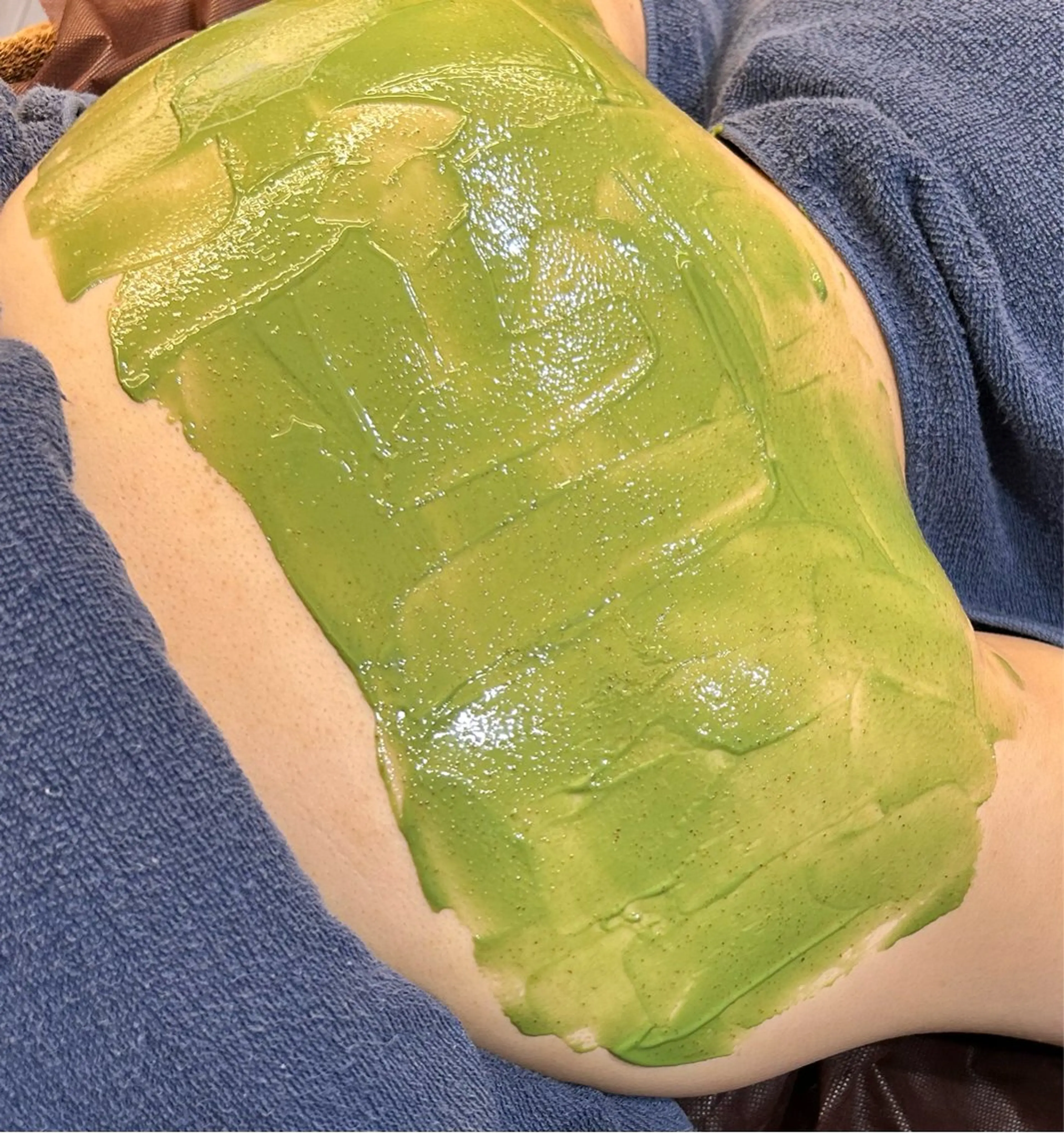 【背中ケア】ドレス映えに◎背中集中ケアでうるつや美肌に◎剥離なしハーブピーリング🌿 挙式・前撮り・ドレス試着前に◎の写真