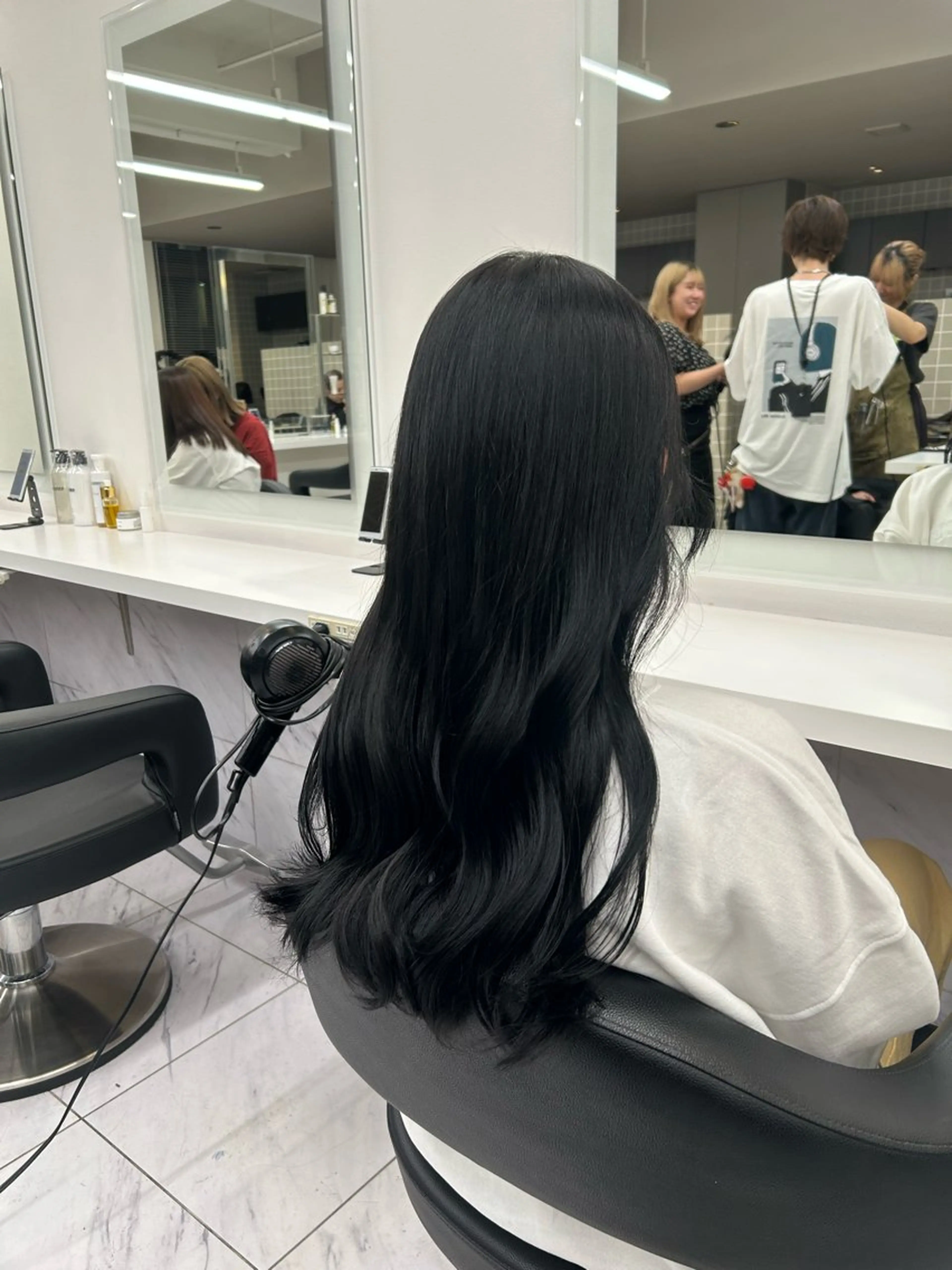 セミロング カラー パーマ ヘアアレンジ メンズ キッズ メンズ就活ヘア メンズ韓国風 メンズパーマ セミロングパーマ アッシュ 🦋韓国レイヤー｜ 透明感グレージュ🦋のヘアスタイル