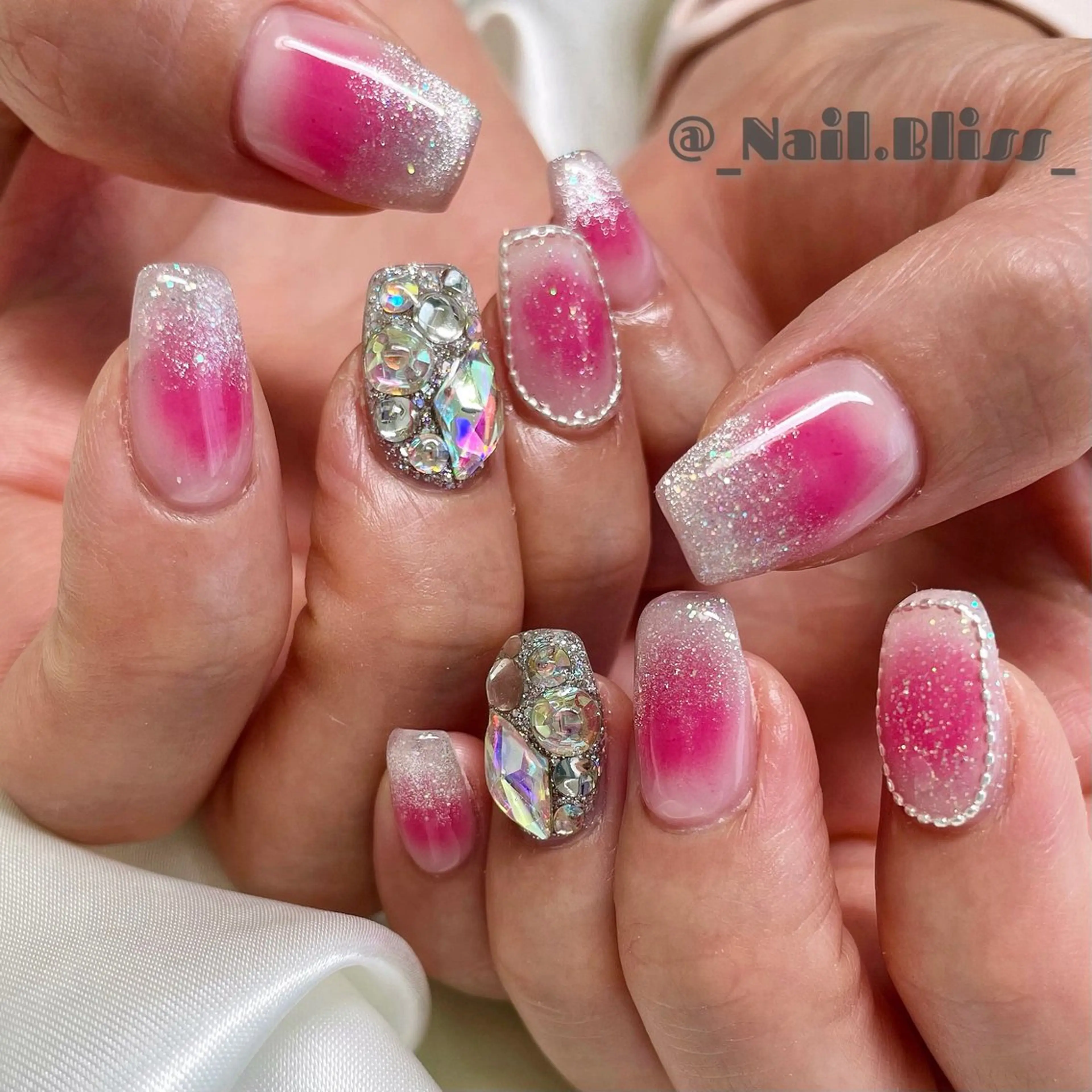 ネイル チークネイル キラキラネイル マグネットネイル ハンドネイル NAIL BLISSのネイルデザイン