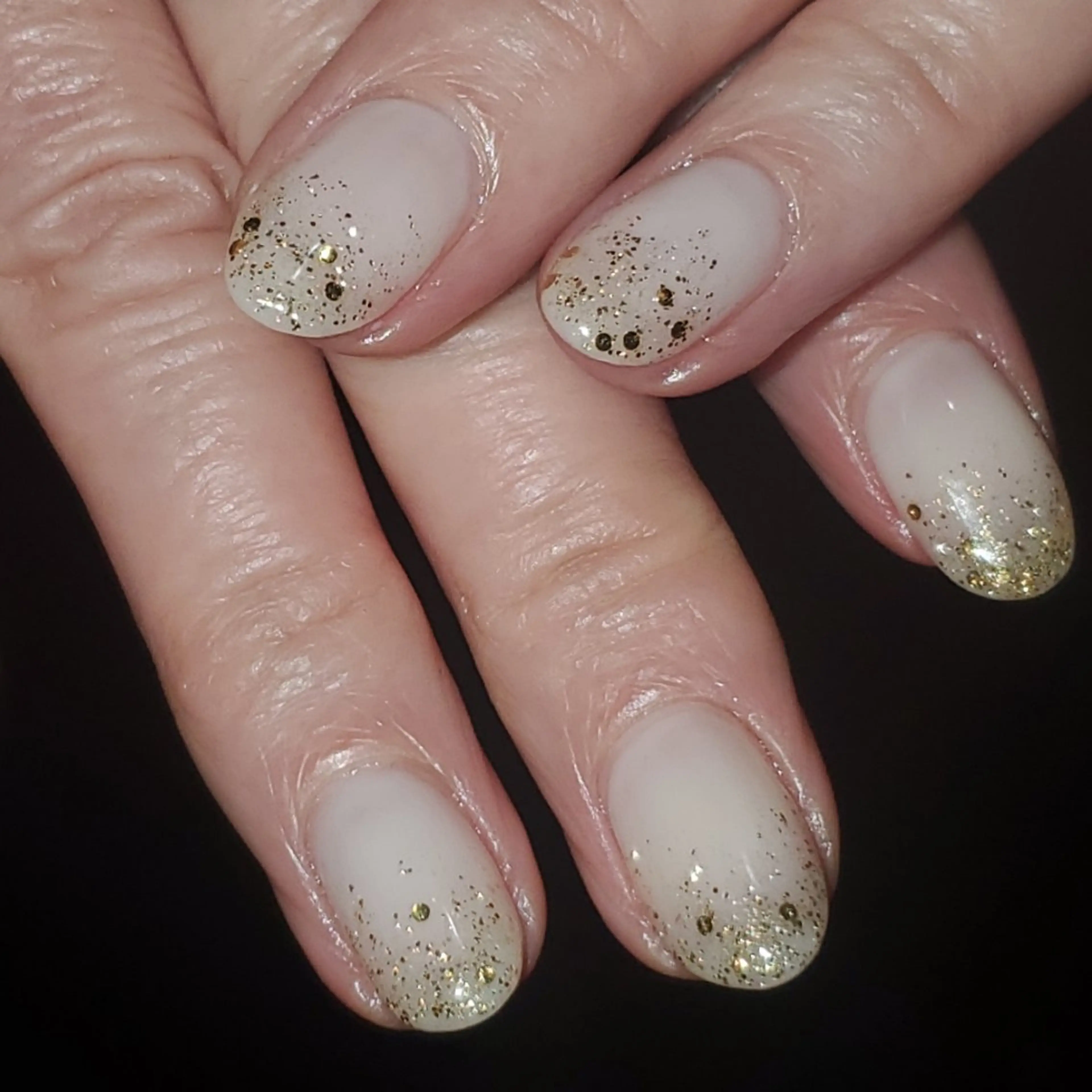 ネイル ゴールド ホワイト MOM  原宿店所属・MoM マムネイル原宿のネイルデザイン