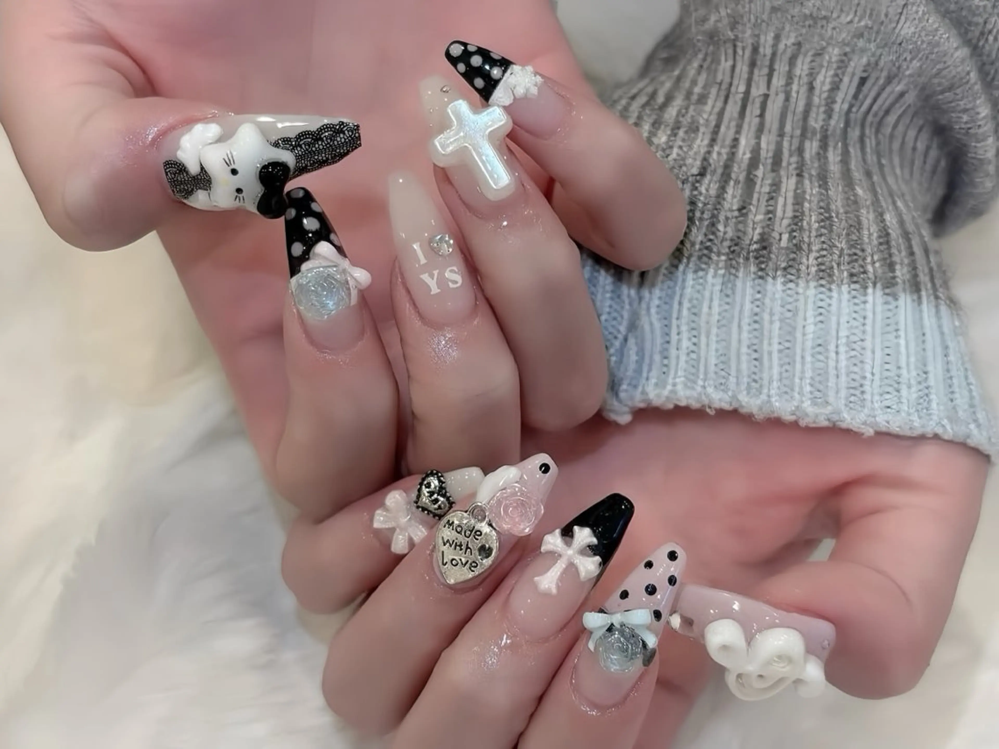 ネイル ボルドー フレンチネイル グラデーション キラキラネイル 韓国ネイル ハンドネイル Rin Nail 新大久保店のネイルデザイン