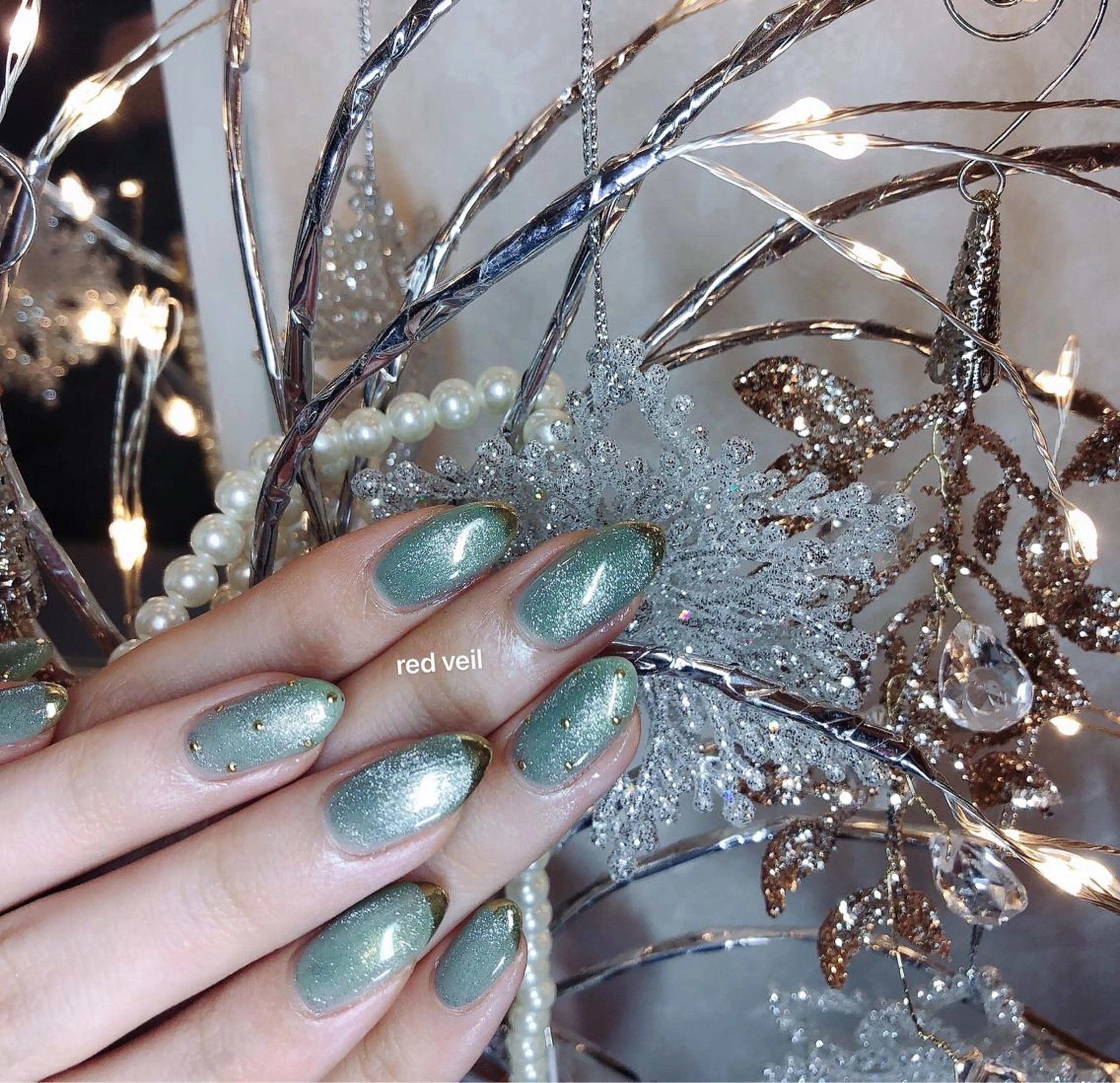 セミロング ネイル グリーン マグネットネイル 長さ出し専門 nynaのネイルデザイン