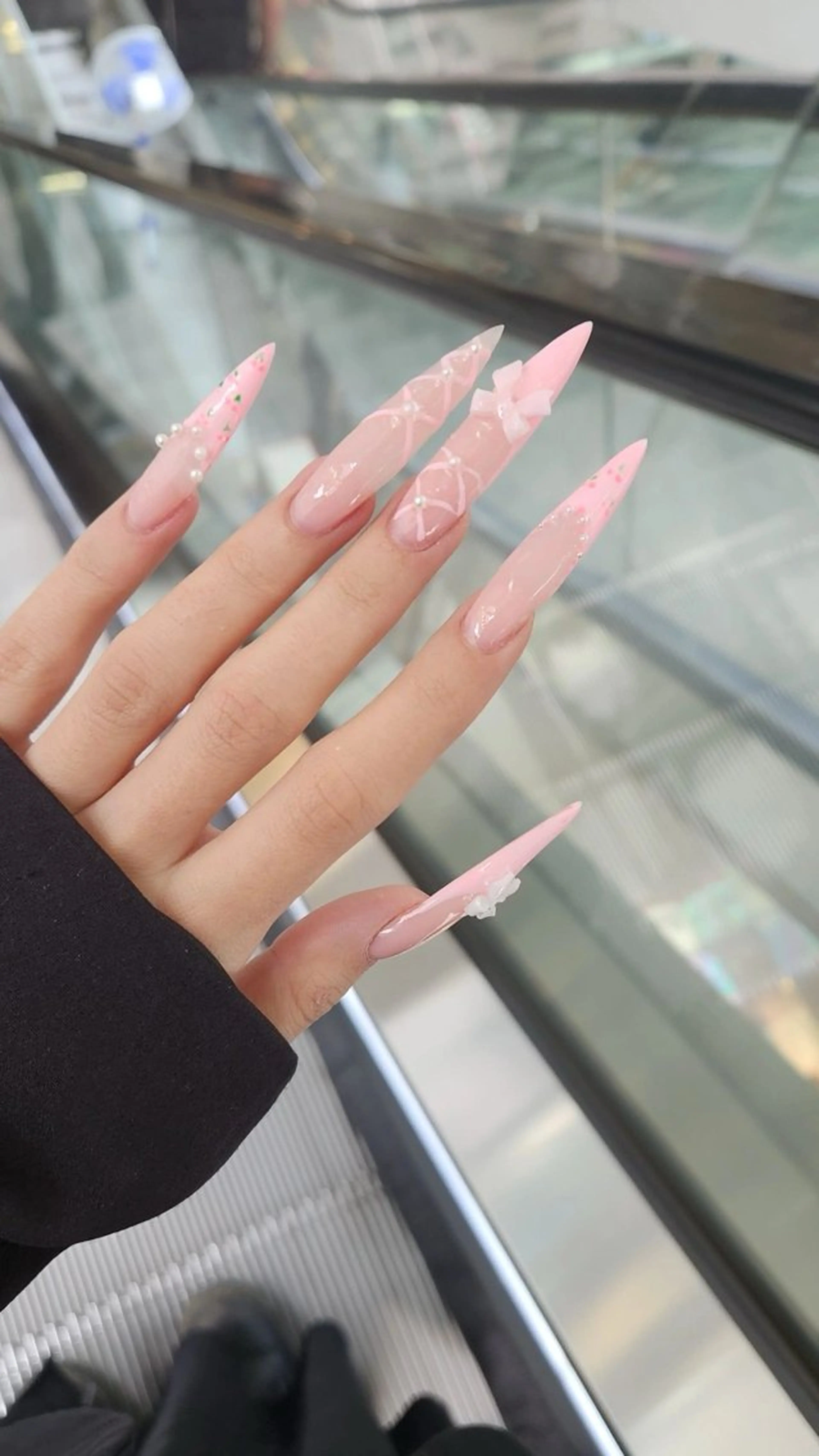 ネイル フットネイル ジェルネイル キラキラネイル マグネットネイル 持ち込み ハンドネイル Diamond  Salon所属・Hain Hainのネイルデザイン