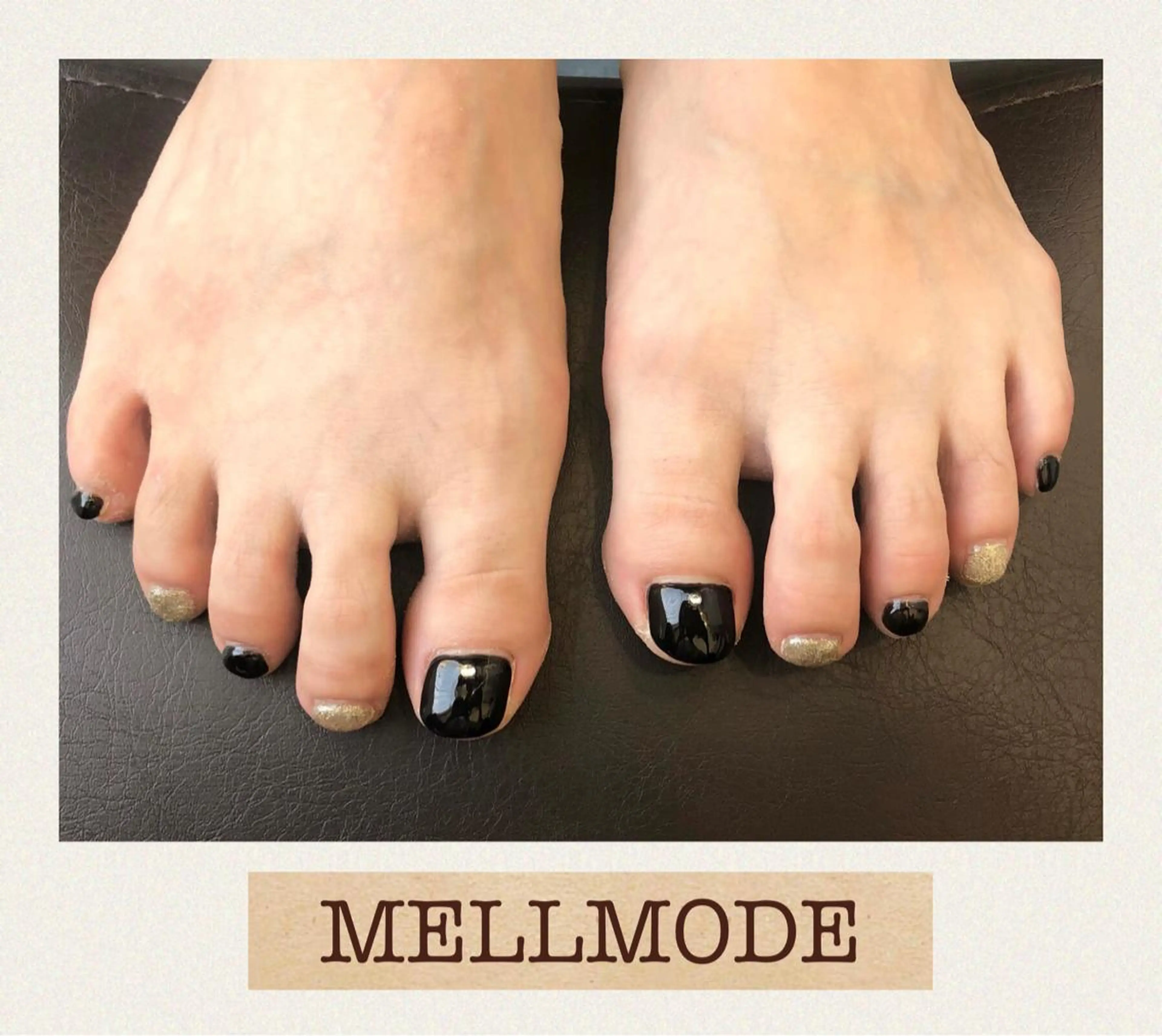 ネイル フットネイル ラメ(グリッター) ワンカラーネイル フットネイル MELLMODE所属・Nakano Kanaのネイルデザイン