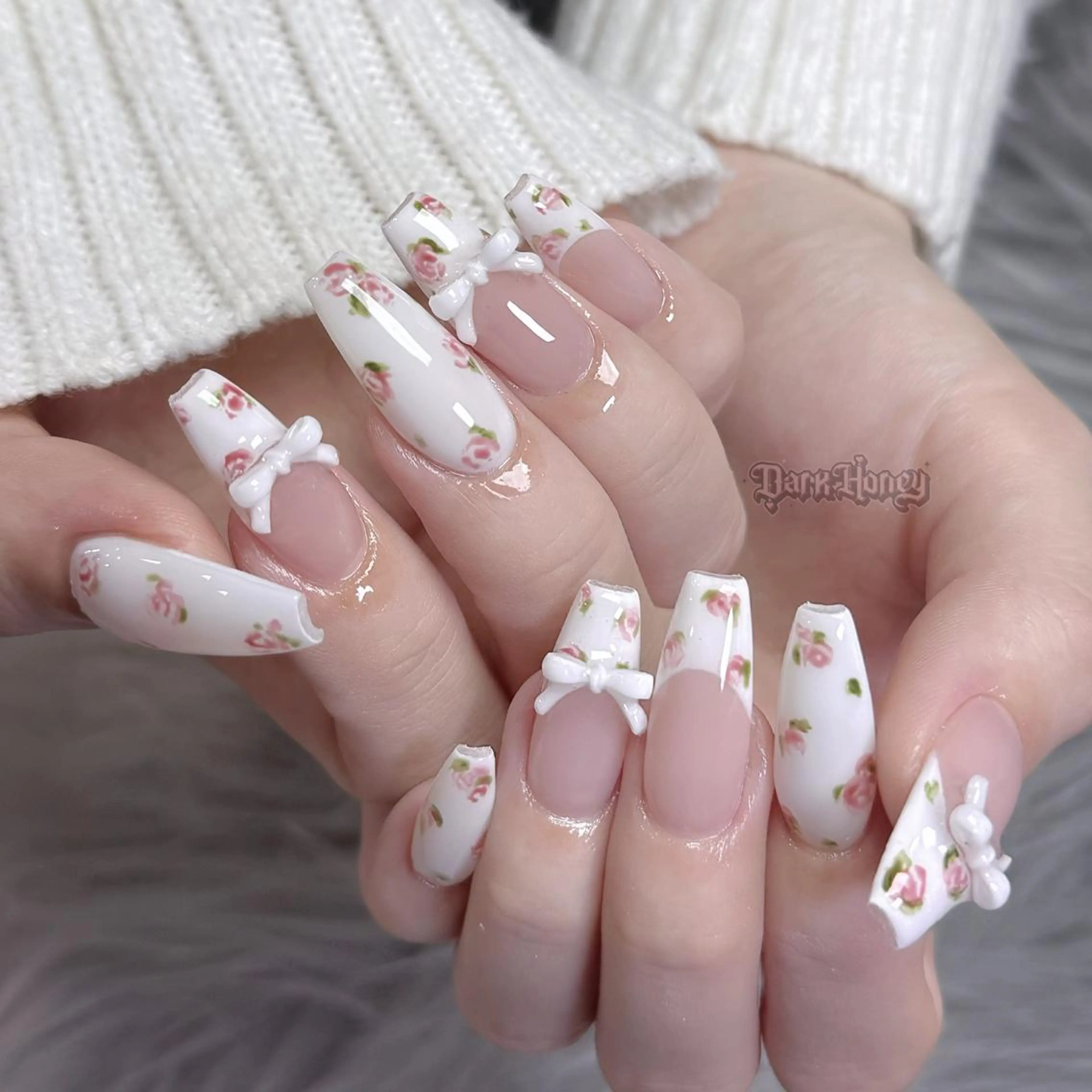 ネイル ハンドネイル Dark Honey Susuのネイルデザイン