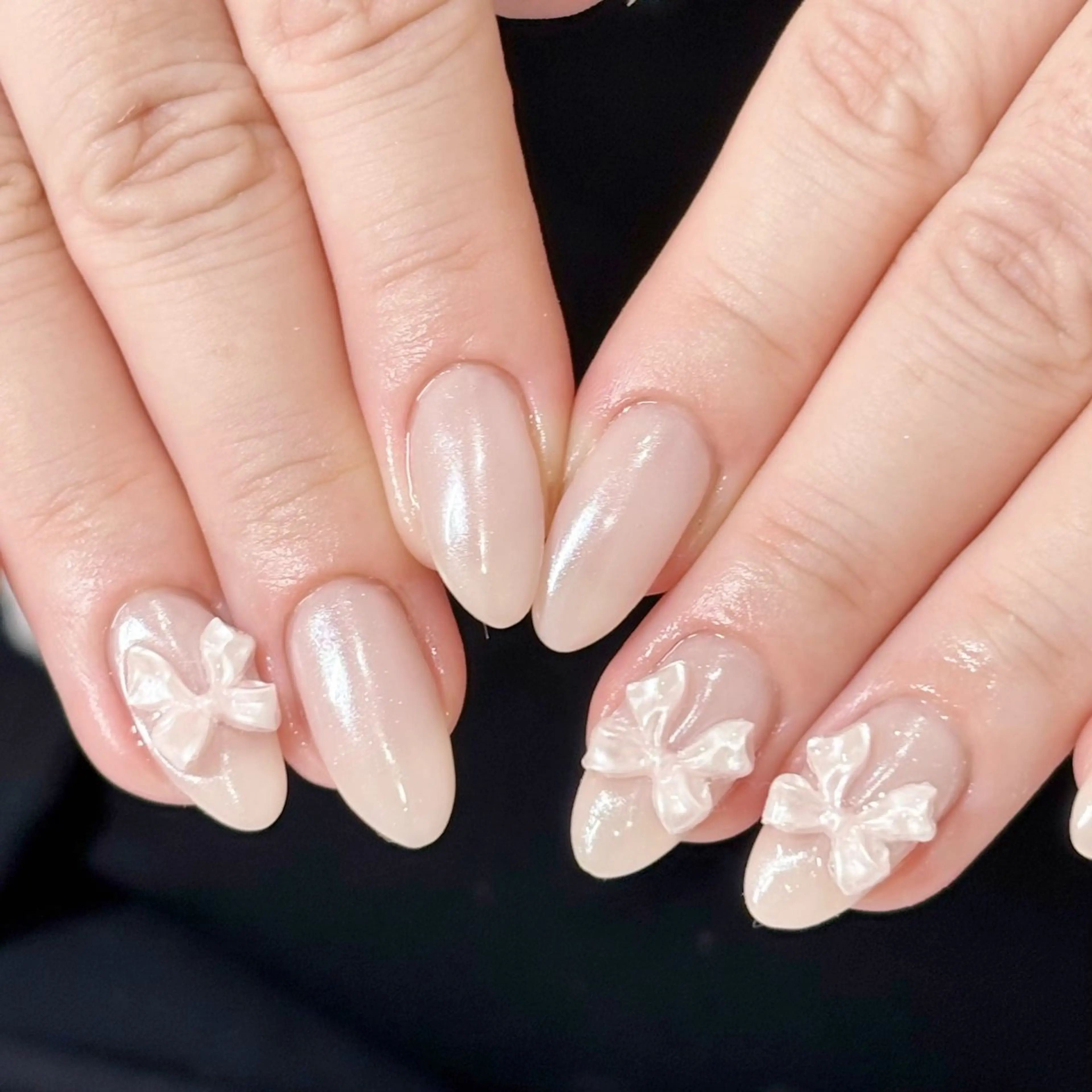 ネイル ガーリー 韓国ネイル ミラーネイル シンプルネイル ホワイト ハンドネイル 🩰ミキ/韓国♡ girlyネイル🩰のネイルデザイン