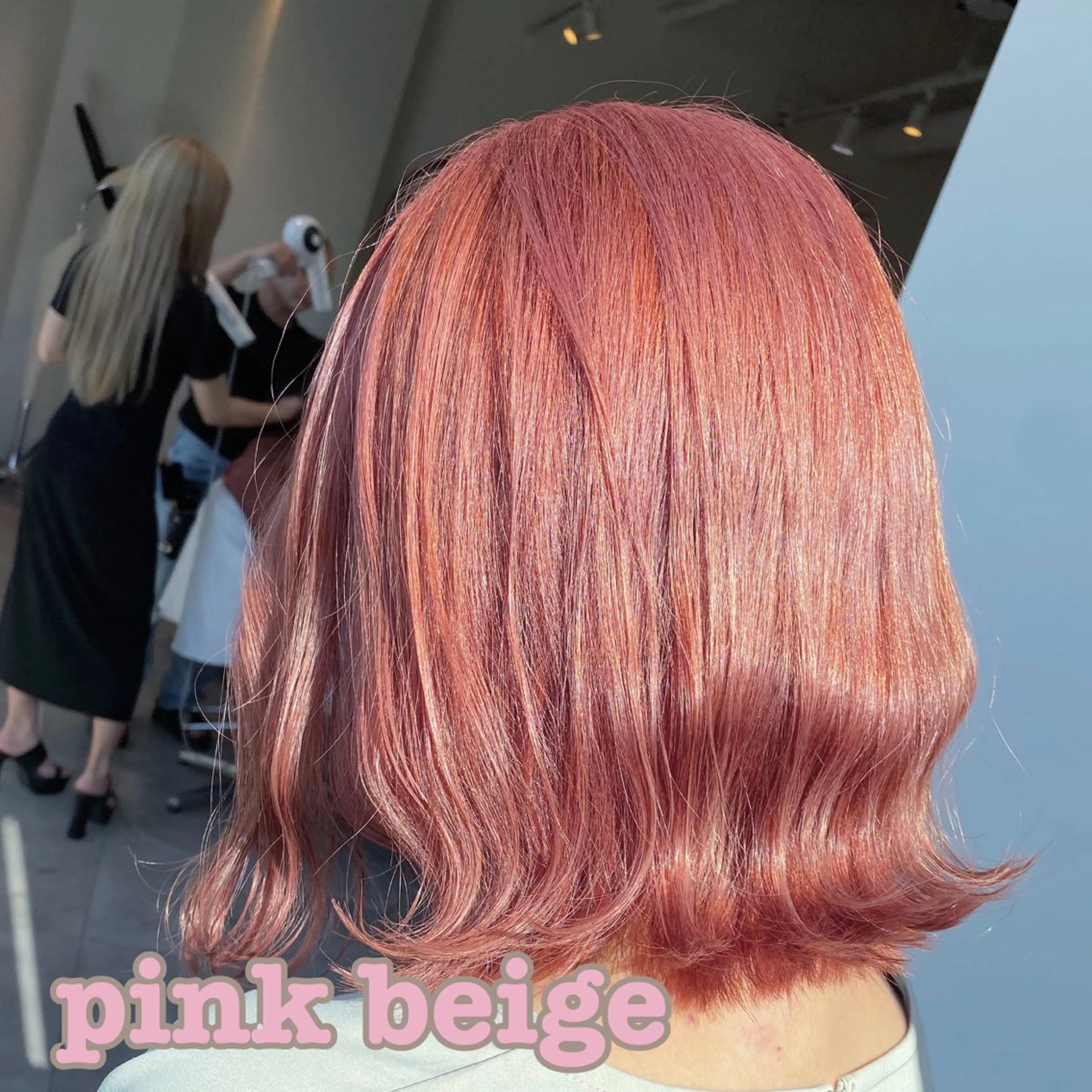 ミディアム カラー ベージュカラー ブリーチ ピンクカラー ピンクベージュ カット ヘアカラー 南上 野々佳のヘアスタイル