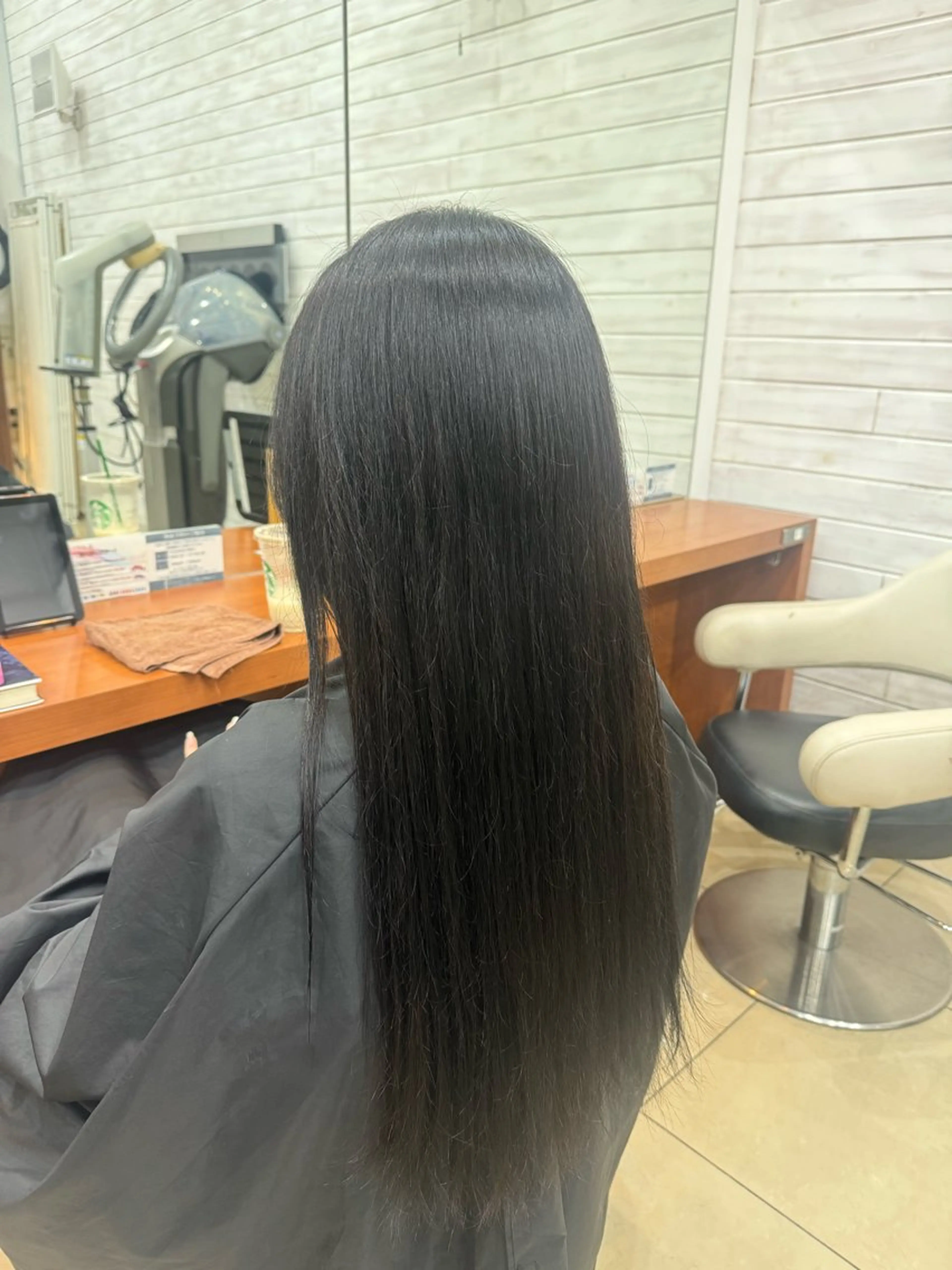 ロング カラー 奥寺 沙菜のヘアスタイル