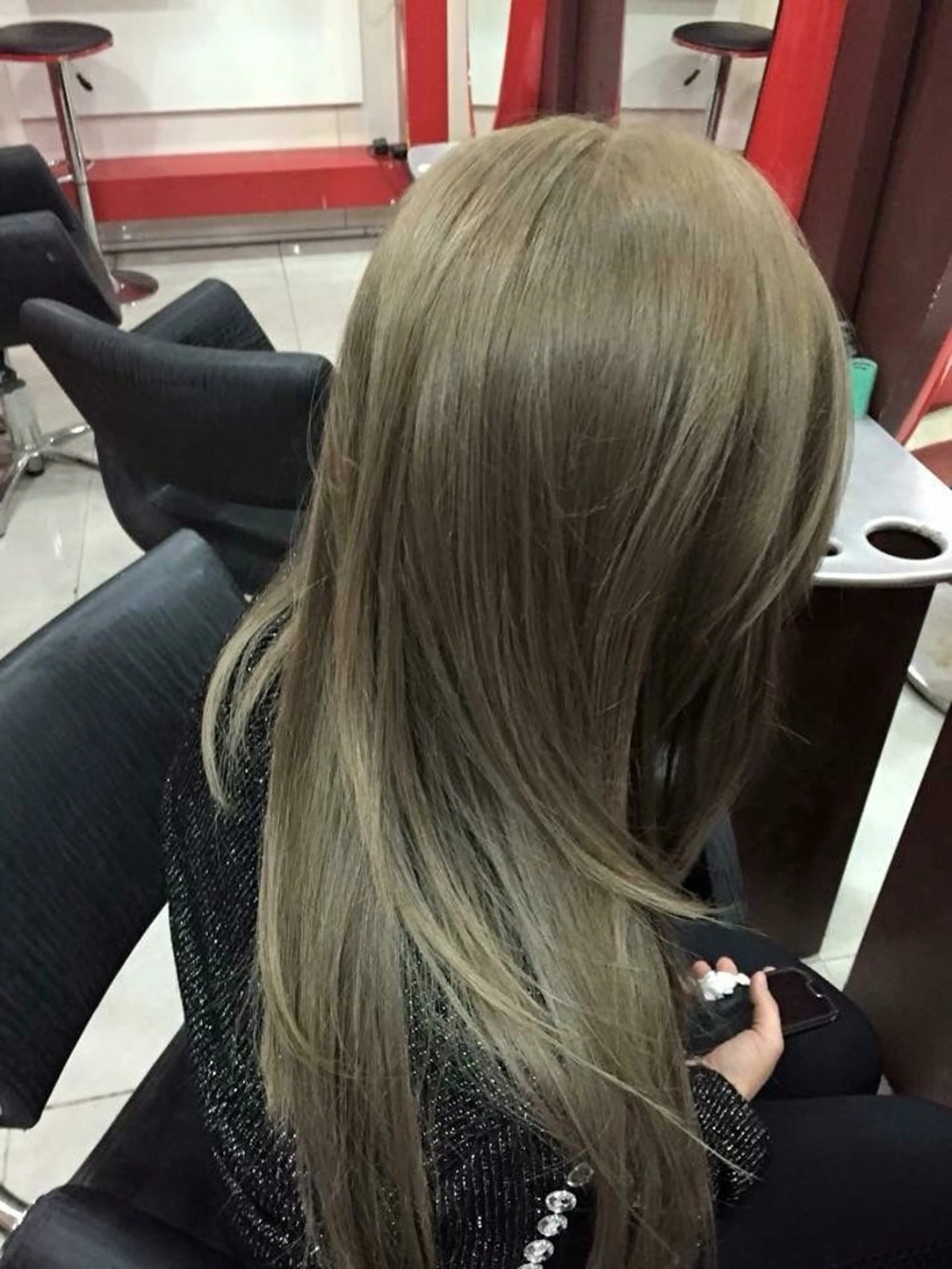 ロング カラー ナチュラルなヘア /ヨシダトモキのヘアスタイル